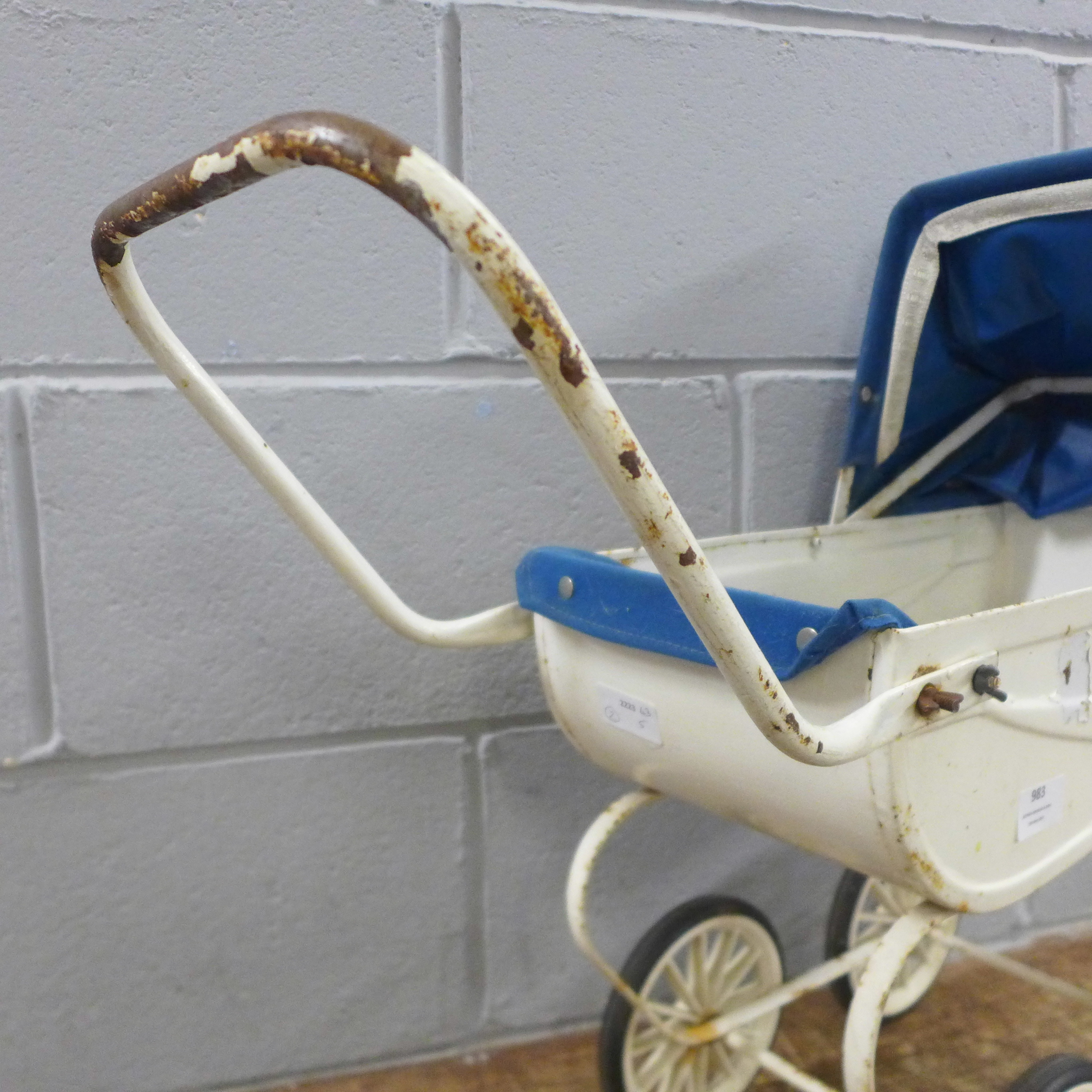A child's pram and a collection of dolls house furniture **PLEASE NOTE THIS LOT IS NOT ELIGIBLE - Image 6 of 8