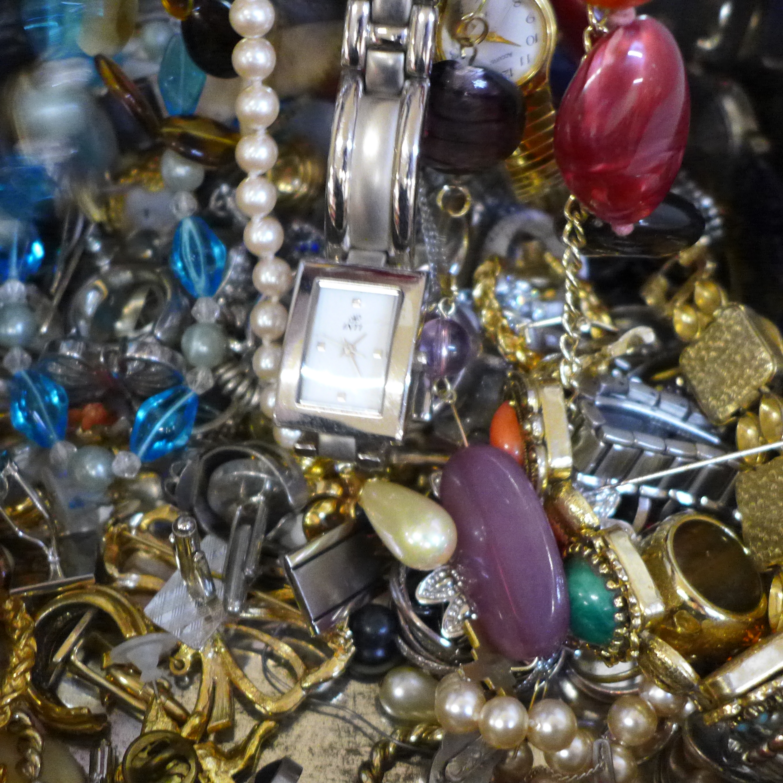 A tin of costume jewellery and wristwatches - Image 2 of 2