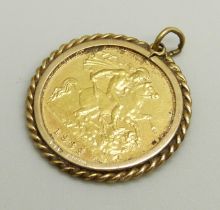 A 1982 half sovereign in a 9ct gold pendant mount, 5.2g