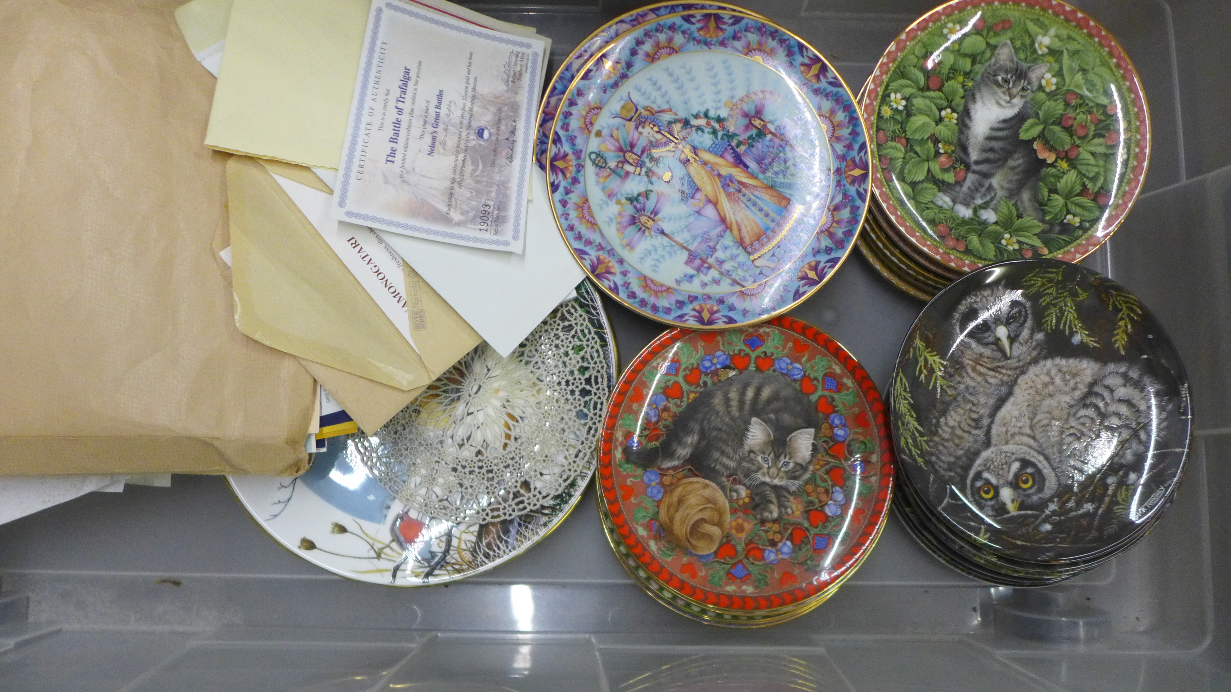 Five boxed of mixed collectors plates, some with boxes **PLEASE NOTE THIS LOT IS NOT ELIGIBLE FOR - Image 2 of 5