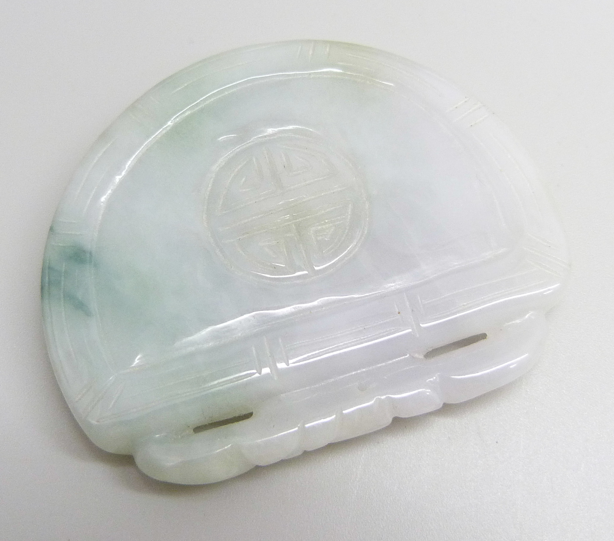 A carved jade pendant, 5.6cm x 4.6cm, 41g - Image 2 of 2