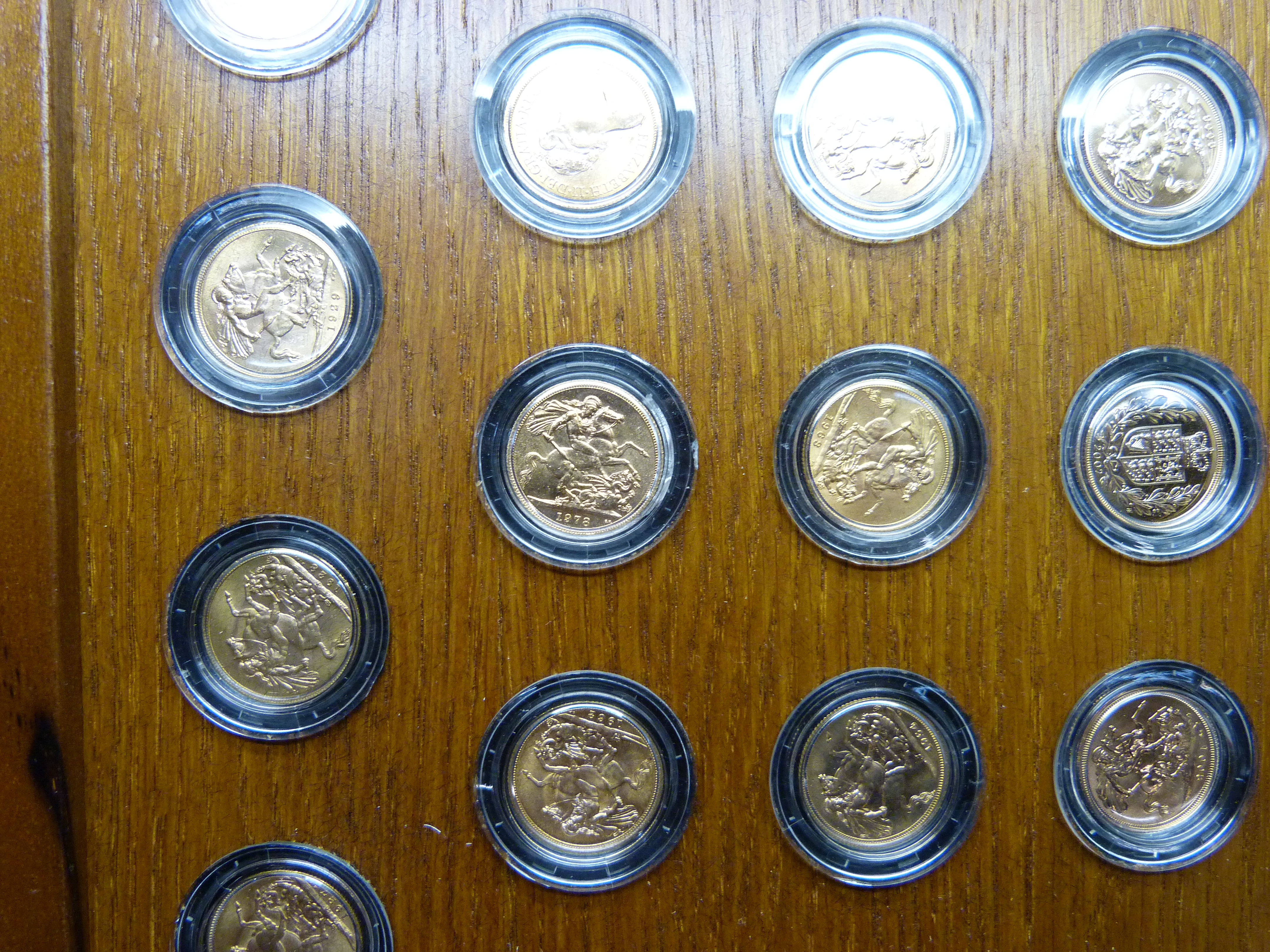 A set of thirty-one full sovereign gold coins, Elizabeth II Eightieth Birthday Sovereign - Image 4 of 11
