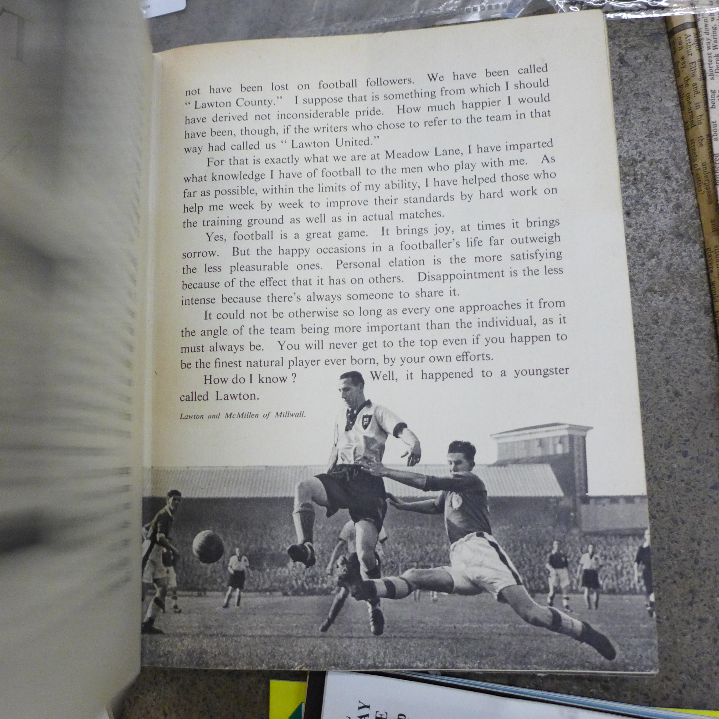 A collection of Notts County FC ephemera including newspaper cuttings, a Tommy Lawton annual and a - Image 3 of 5