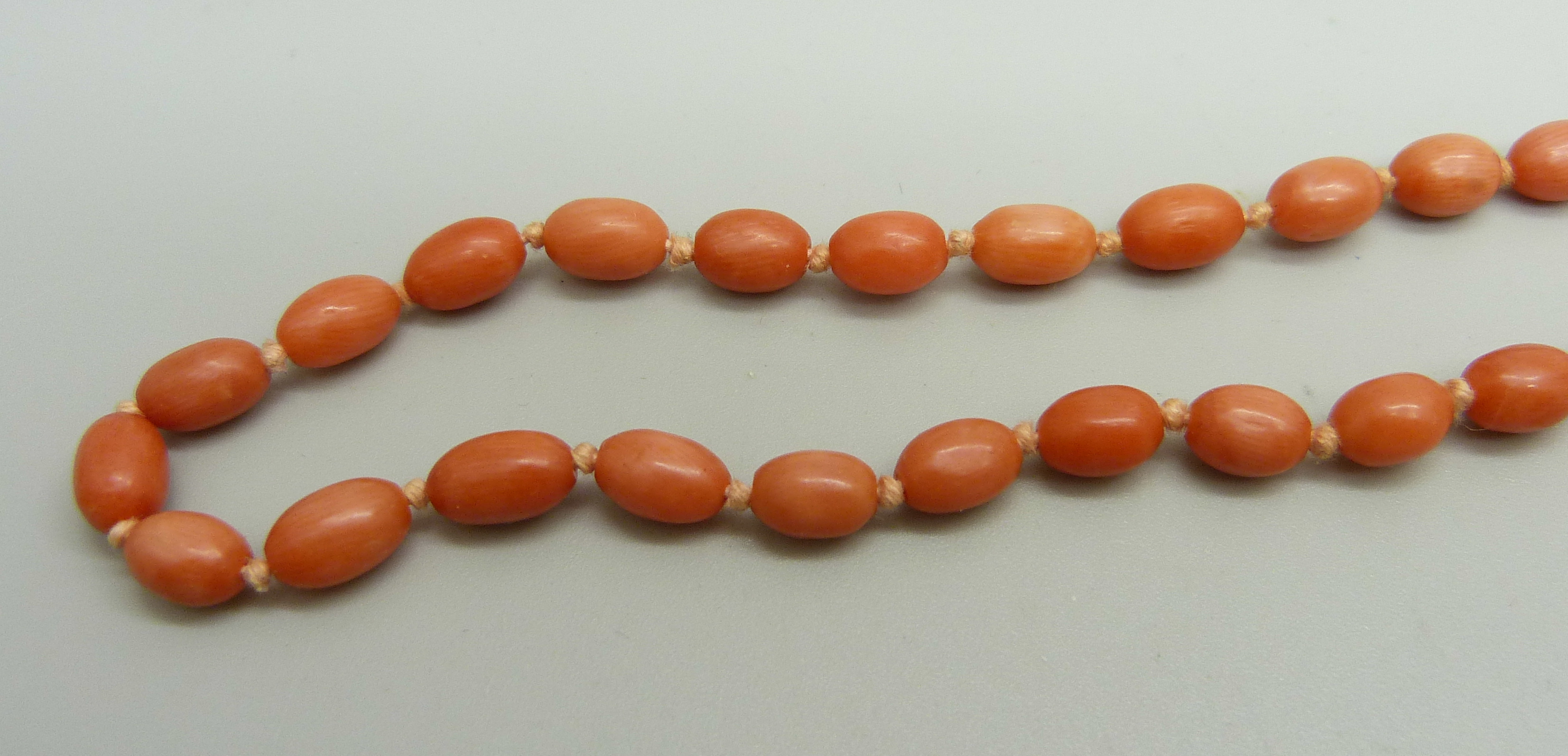 A coral necklace with an unmarked yellow metal clasp, 45.5cm, 14.9g - Image 2 of 2