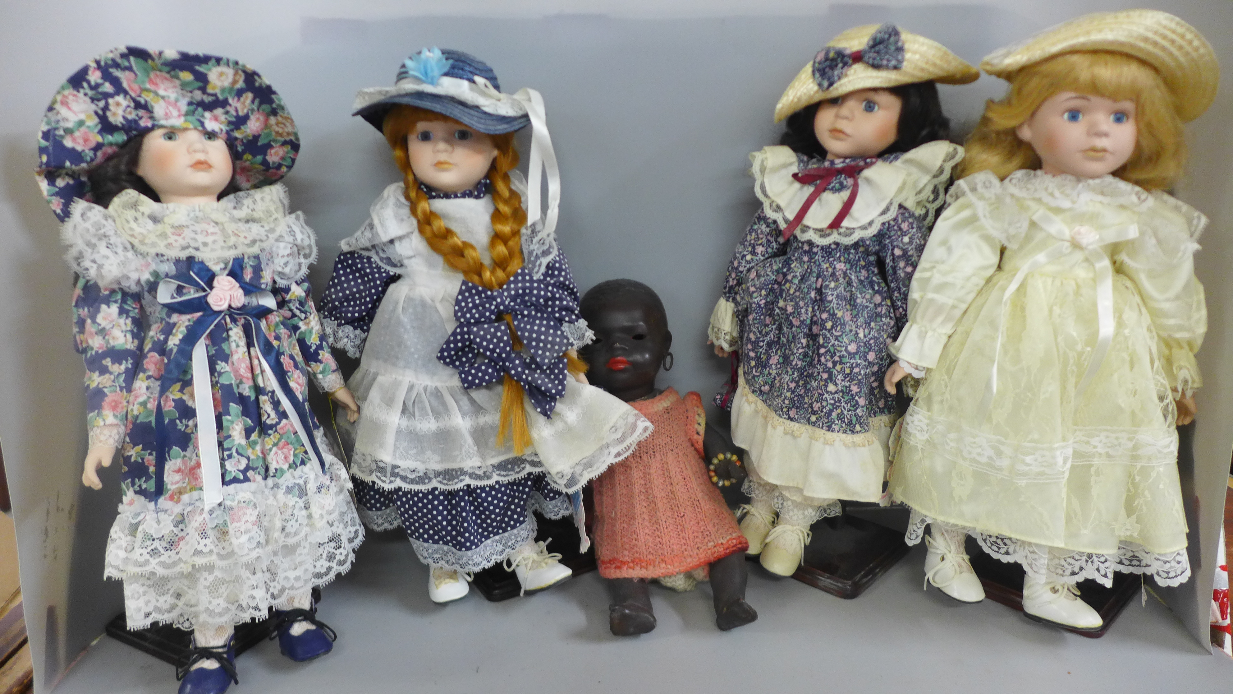 A box of mixed dolls **PLEASE NOTE THIS LOT IS NOT ELIGIBLE FOR IN-HOUSE POSTING AND PACKING**