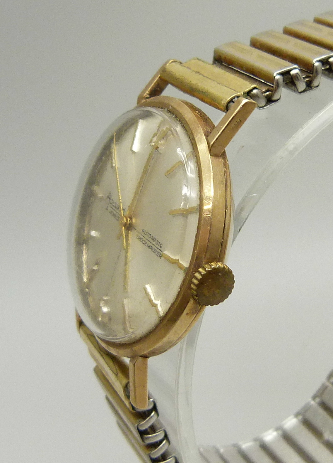 A 9ct gold cased Accurist Automatic wristwatch, 33mm case including crown - Image 2 of 5