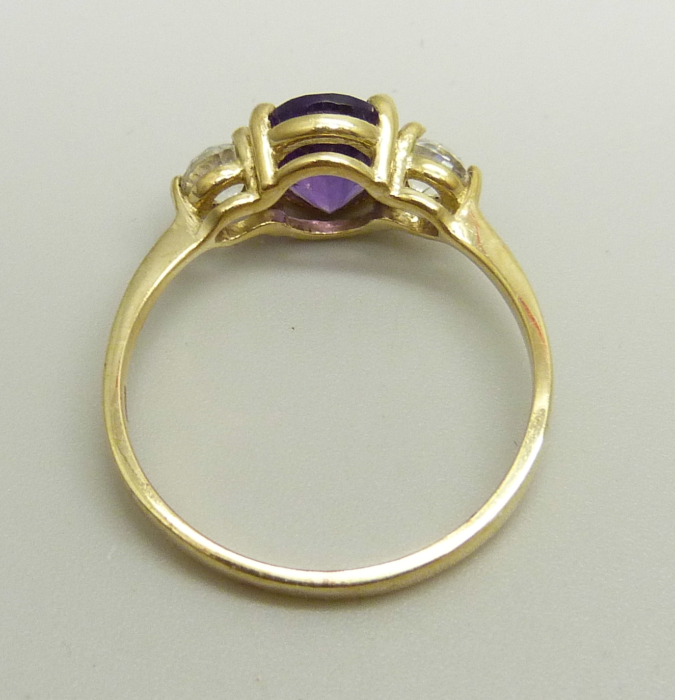 A 9ct gold ring set with a central amethyst and two white spinel, 2.8g, U - Image 3 of 3