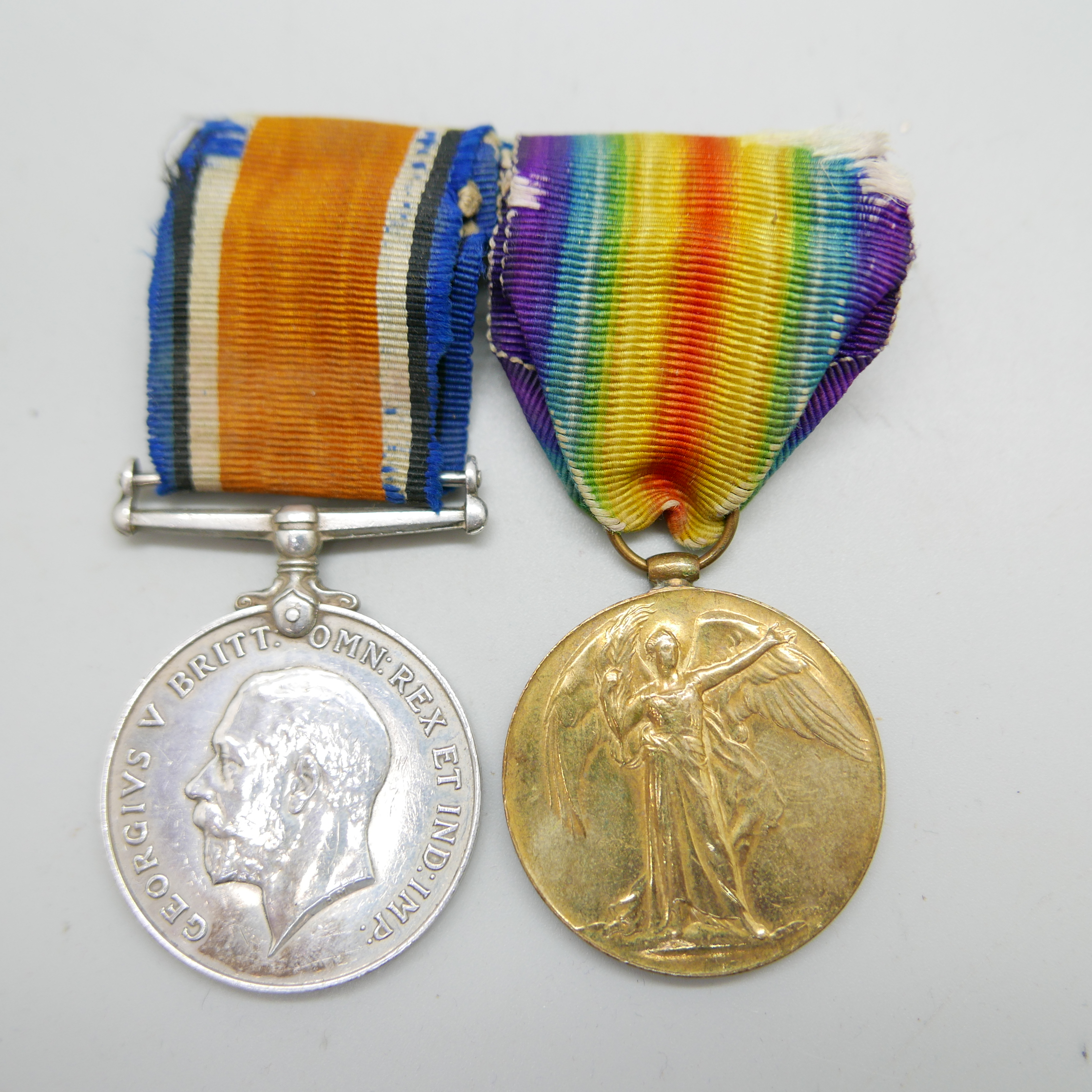 A pair of WWI medals to 29230 Pte. T. Hunt RAMC