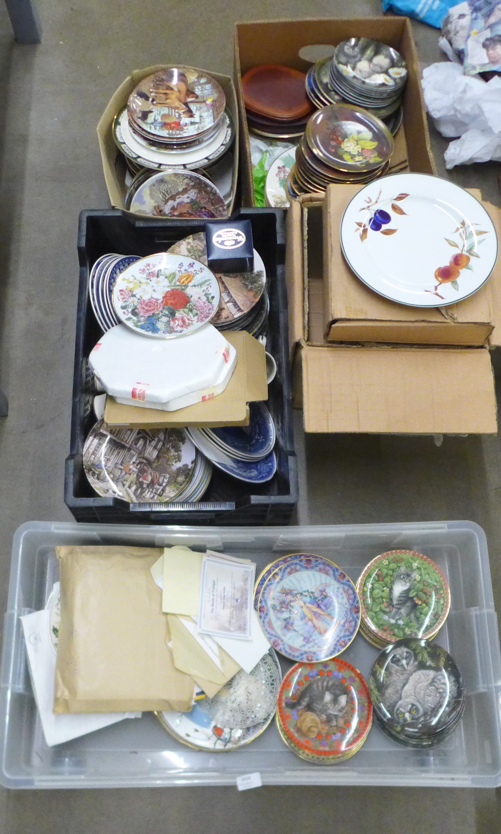 Five boxed of mixed collectors plates, some with boxes **PLEASE NOTE THIS LOT IS NOT ELIGIBLE FOR