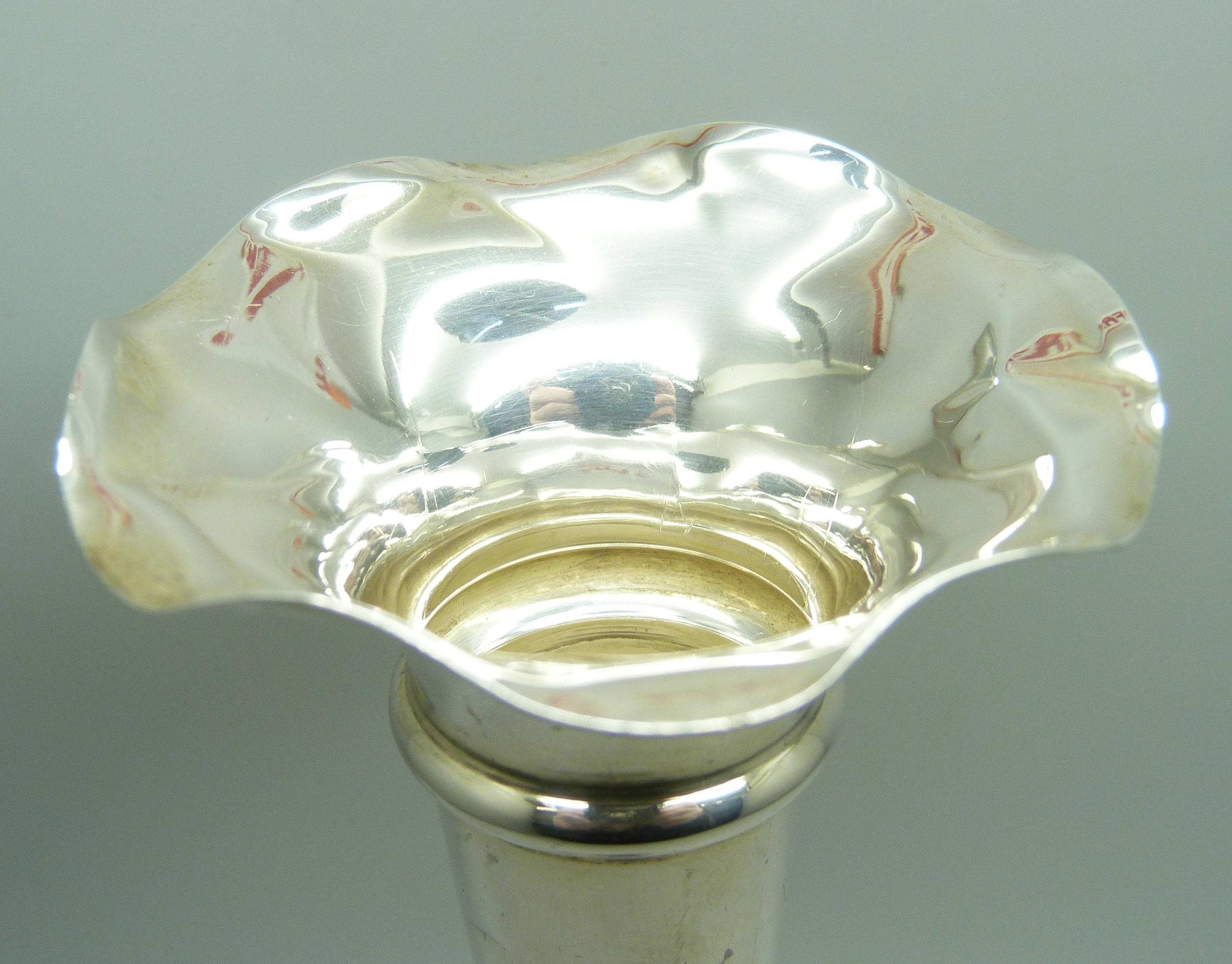 A silver posy vase, 17.6cm tall, 148g (weighted base) - Image 3 of 4