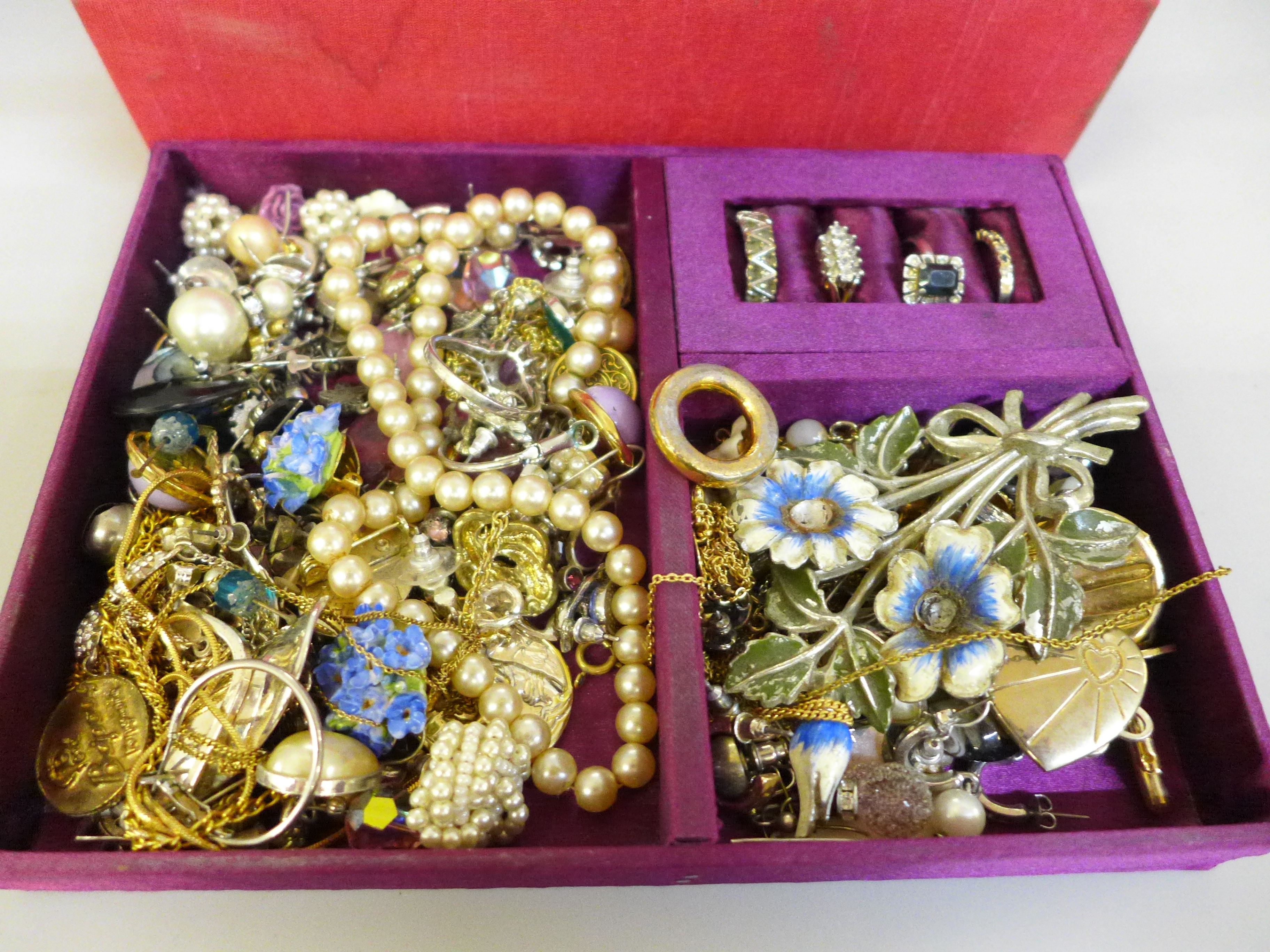 A box of costume jewellery - Image 3 of 3