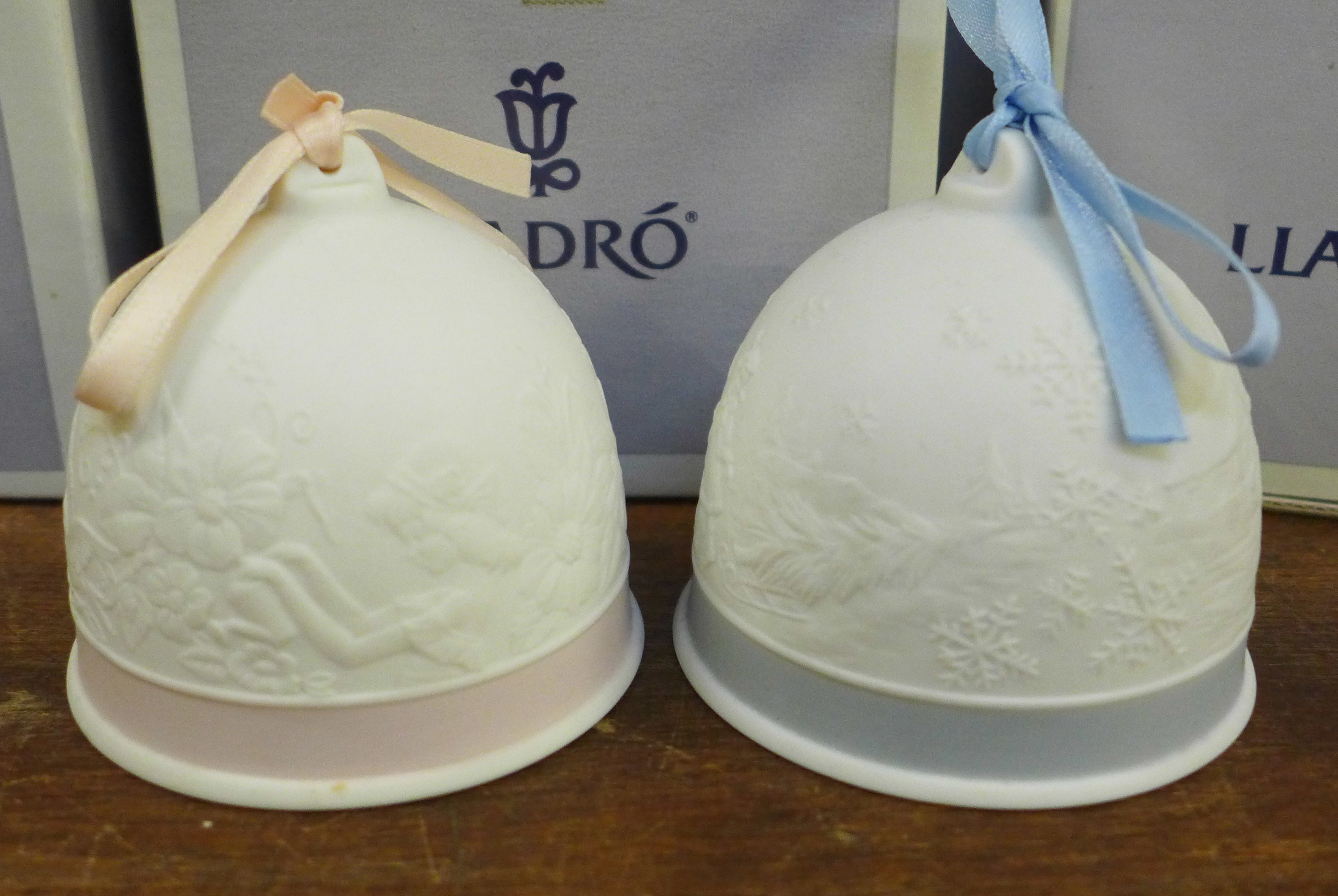 Fourteen Lladro anniversary bells, most in original boxes, 1990 onwards - Image 2 of 4