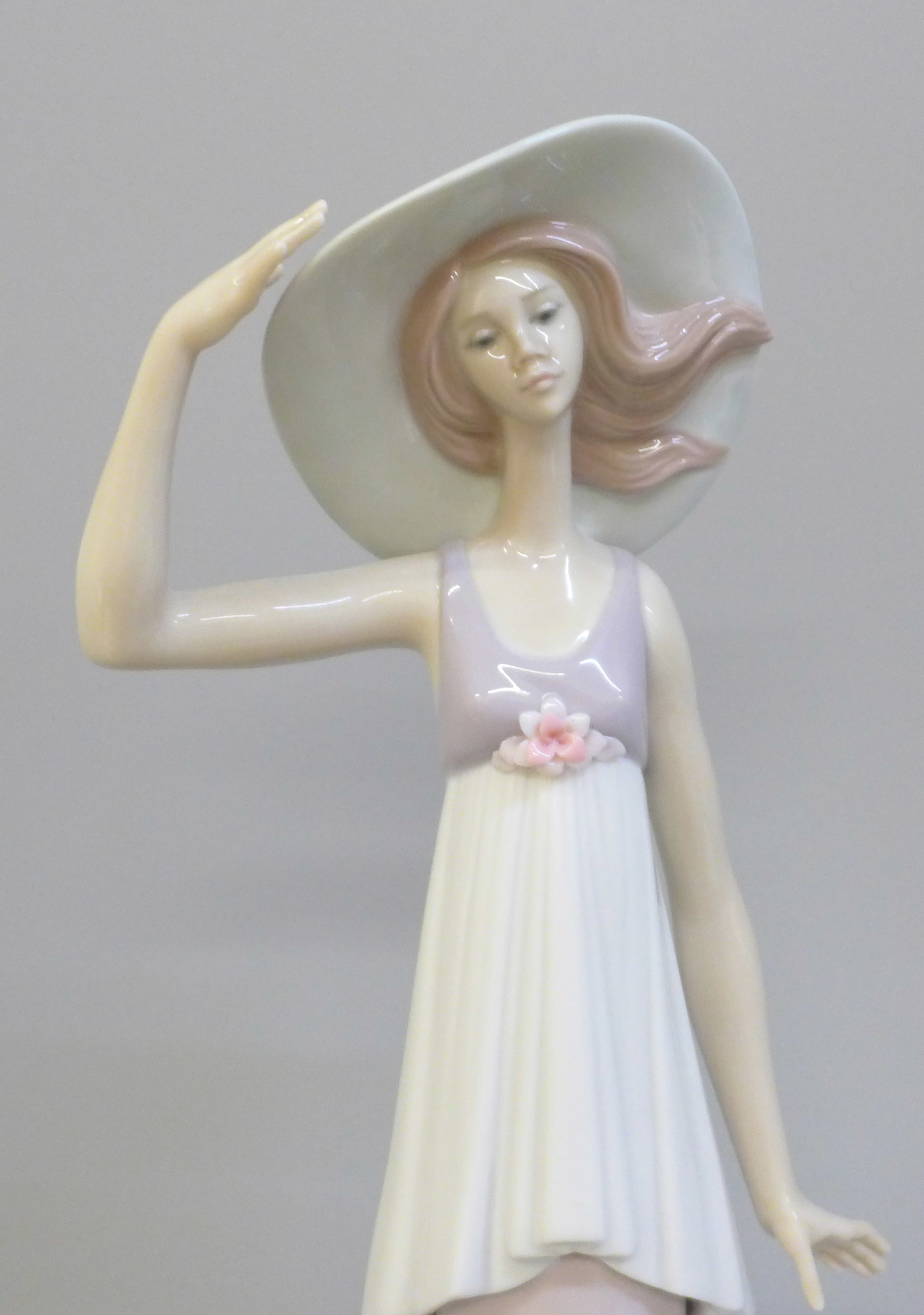 A Lladro figure of a girl wearing a sun hat, 6236 backstamp, 35.5cm - Image 2 of 4