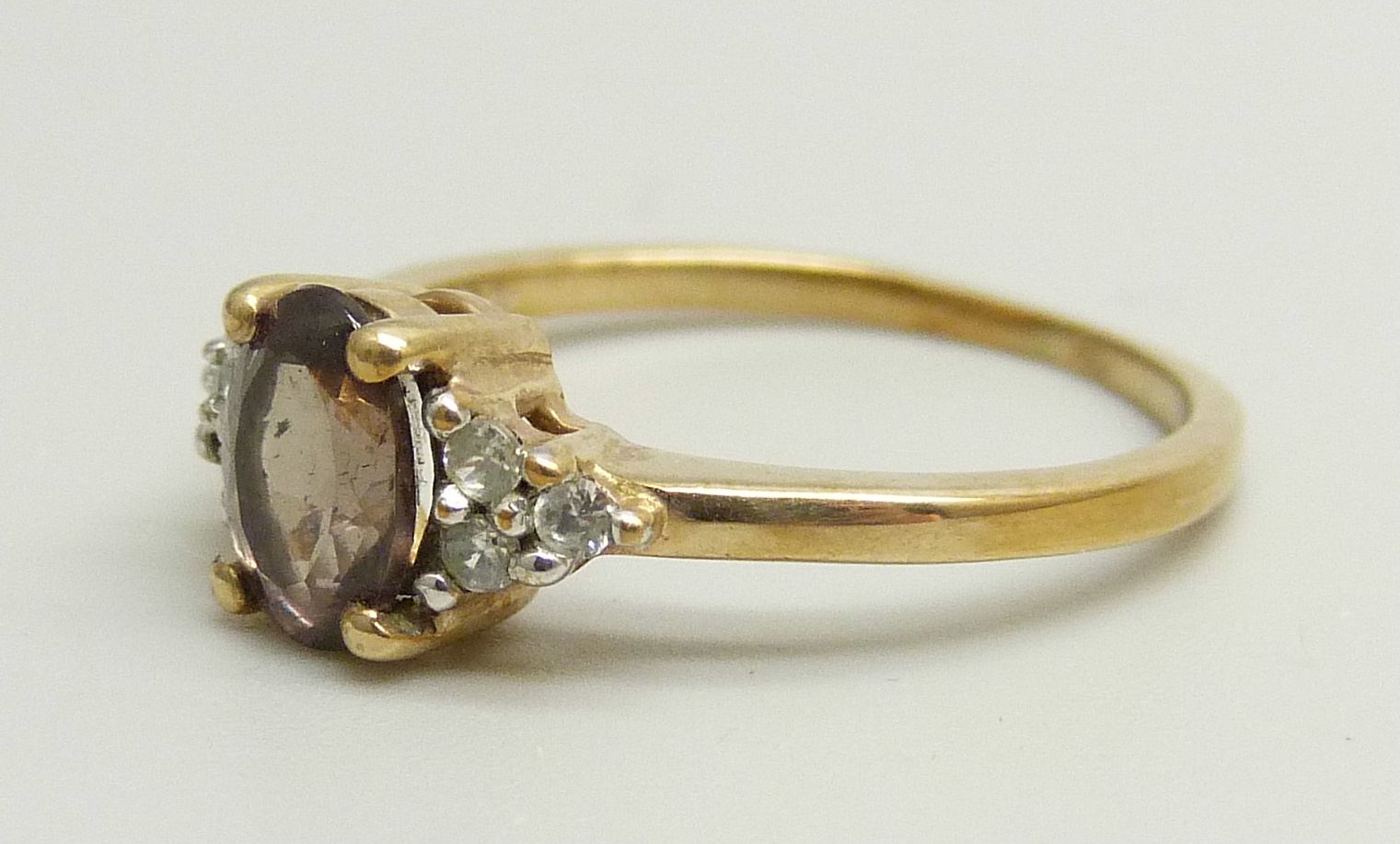 A 9ct gold, colour change garnet and white spinel ring, 2g, L - Image 2 of 3