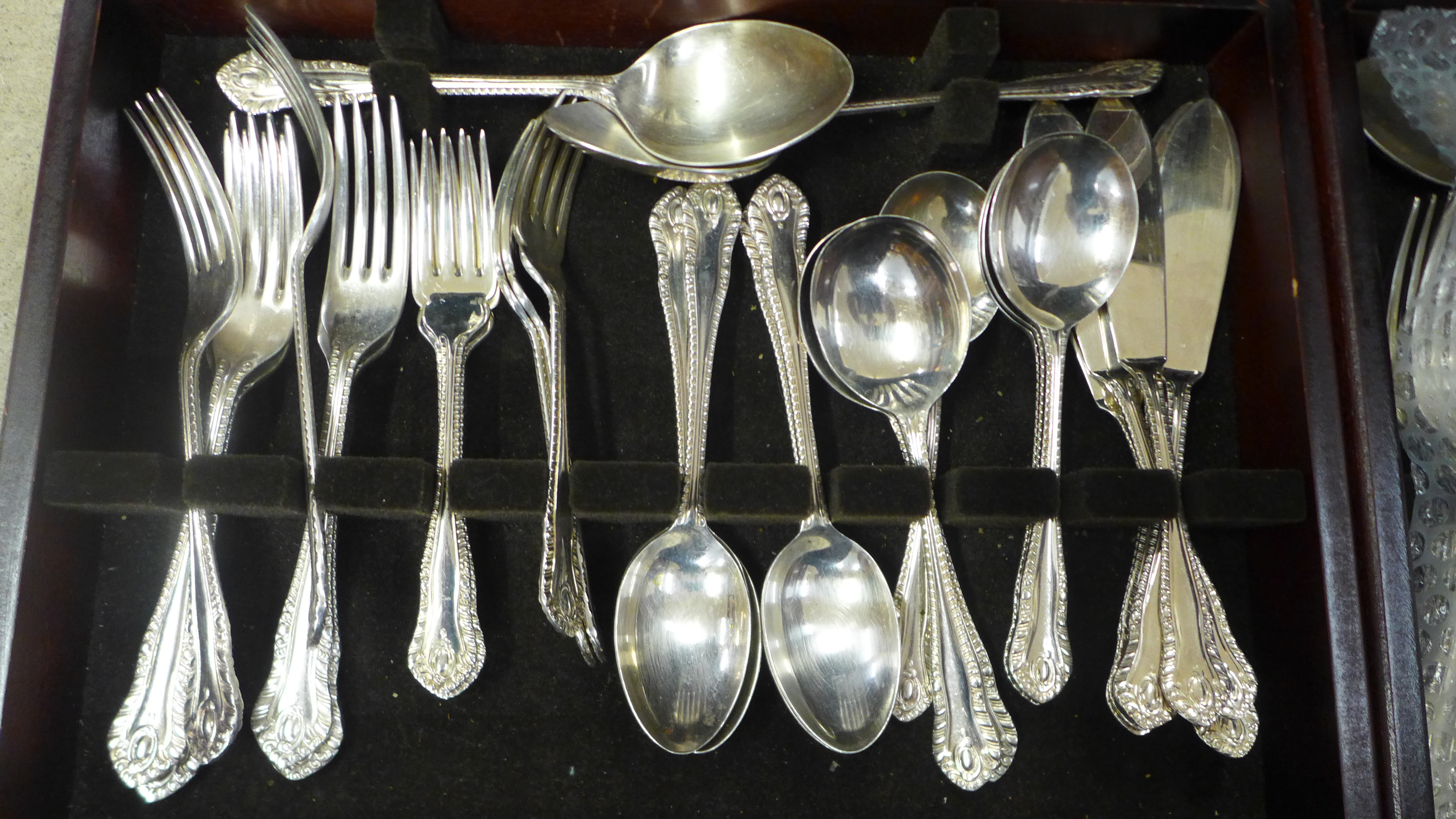 Two canteens of Sheffield plate cutlery - Image 3 of 6