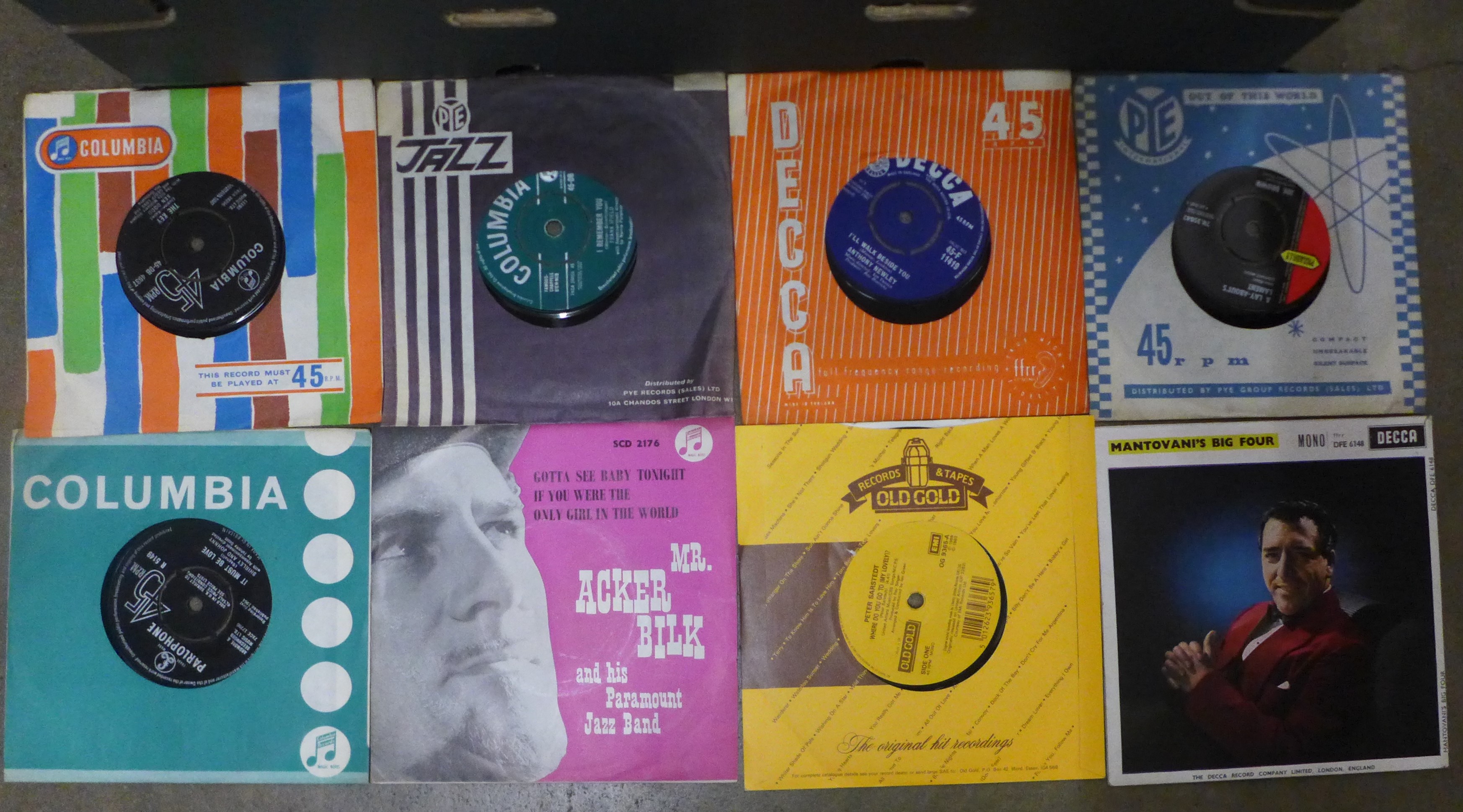 A box of 1960s 7" singles, LPs and 78 RPM records **PLEASE NOTE THIS LOT IS NOT ELIGIBLE FOR IN- - Image 4 of 4