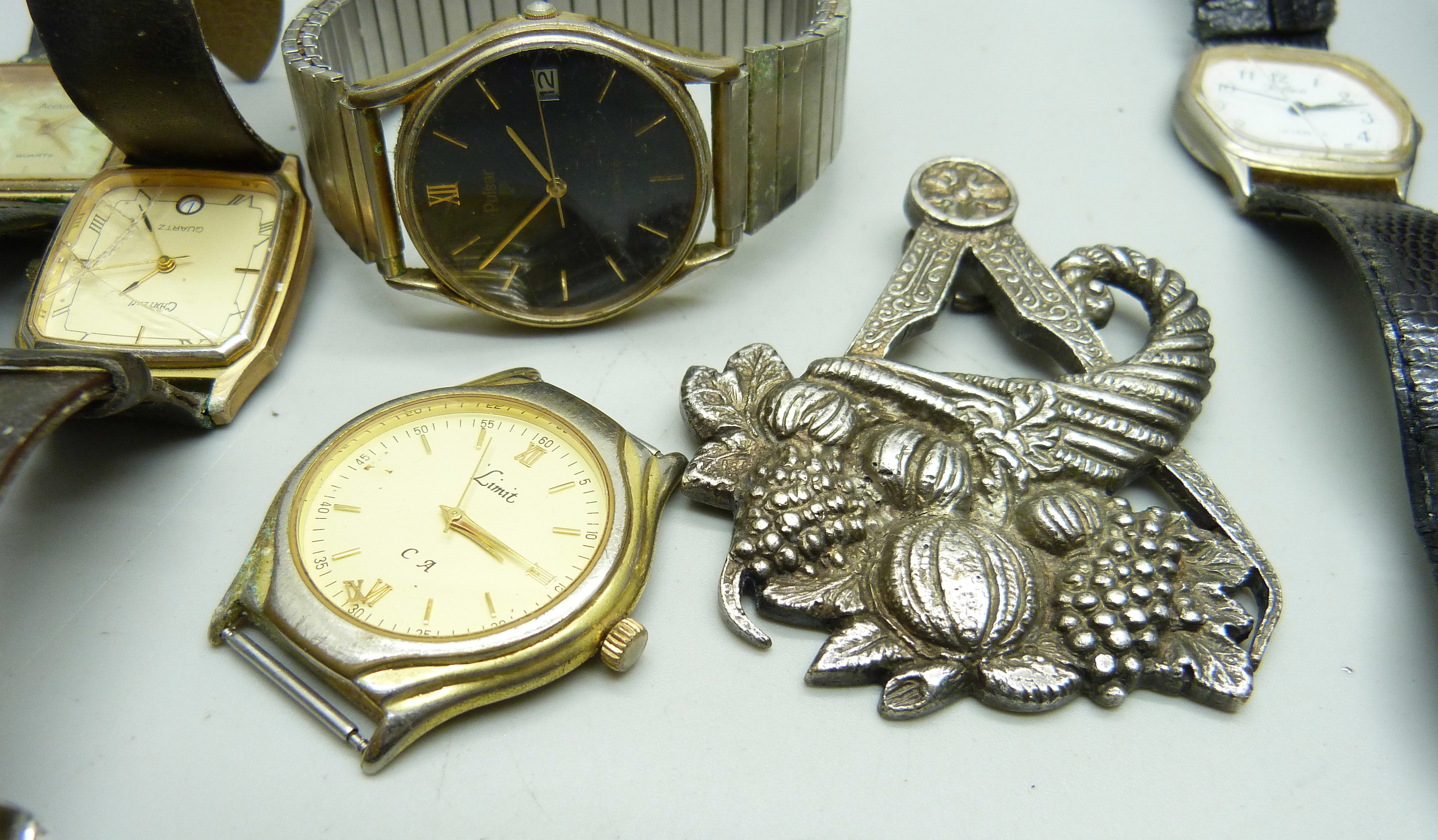 An 8 day travel clock, wristwatches, lighters and a Masonic medal, inscribed 'Presented to the lodge - Bild 5 aus 5