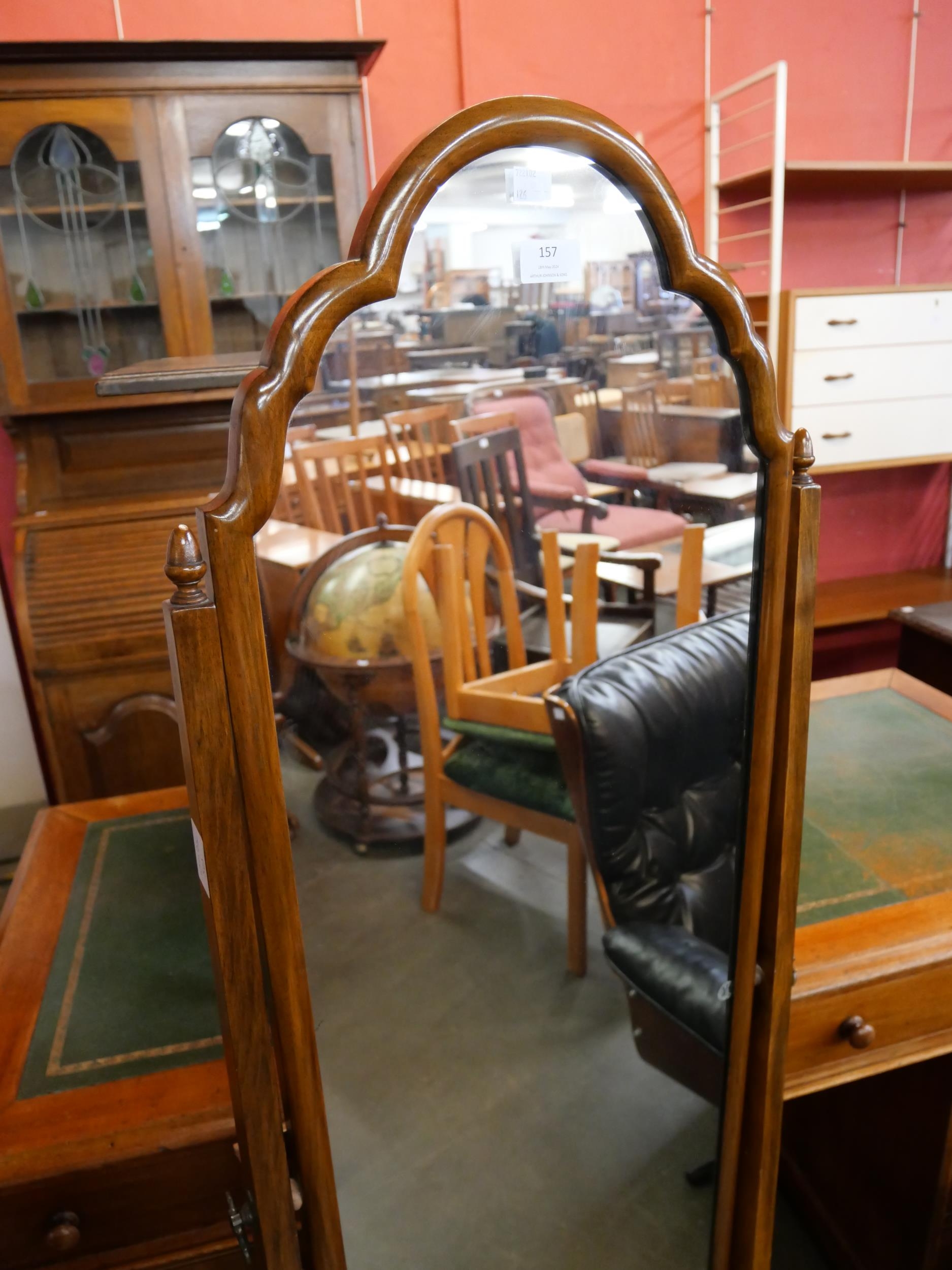 A Queen Anne style walnut cheval mirror - Bild 3 aus 3