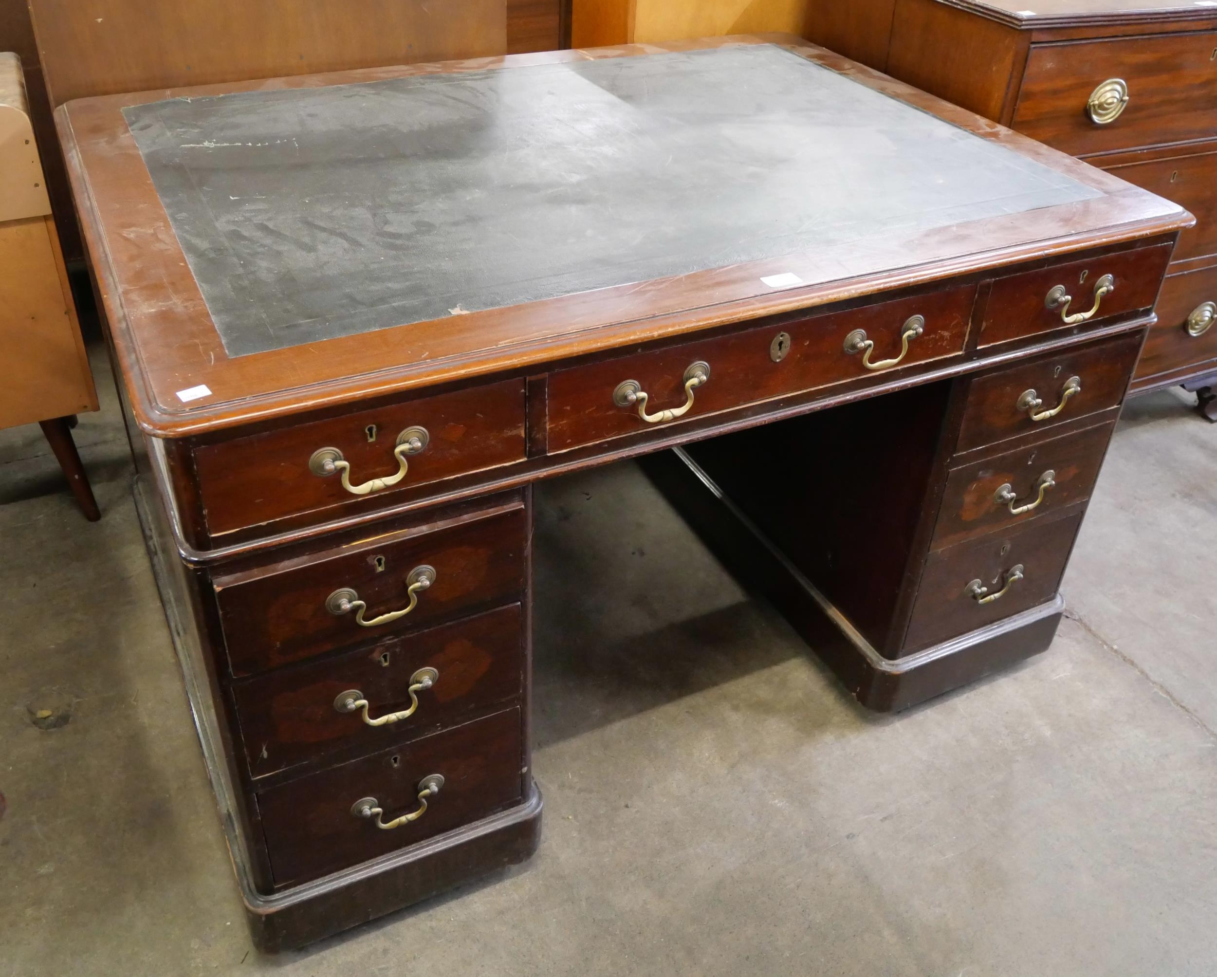 A Victorian mahogany pedestal desk - Image 3 of 4