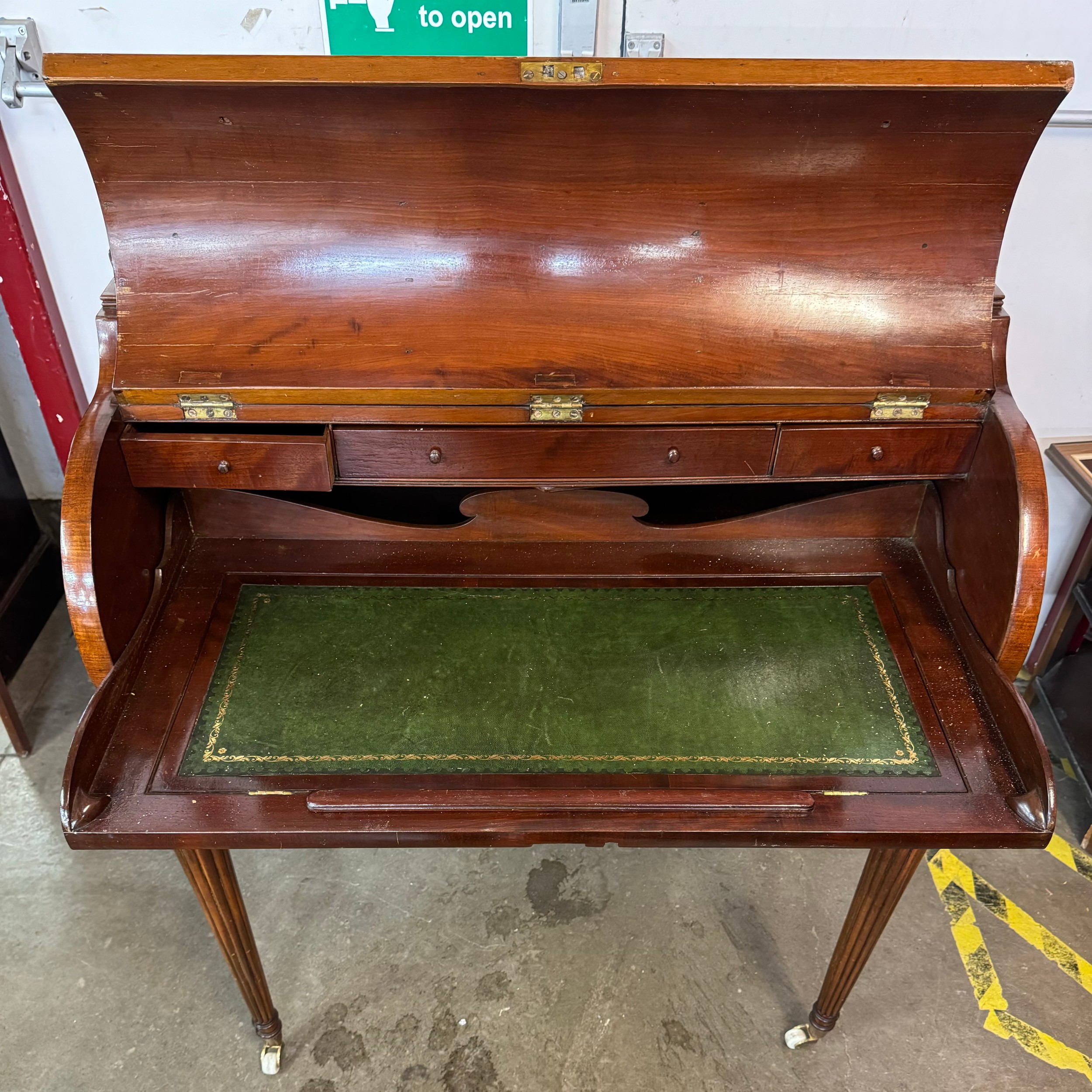 A Victorian mahogany lady's cylinder bureau, manner of Gillows, Lancaster - Image 2 of 2