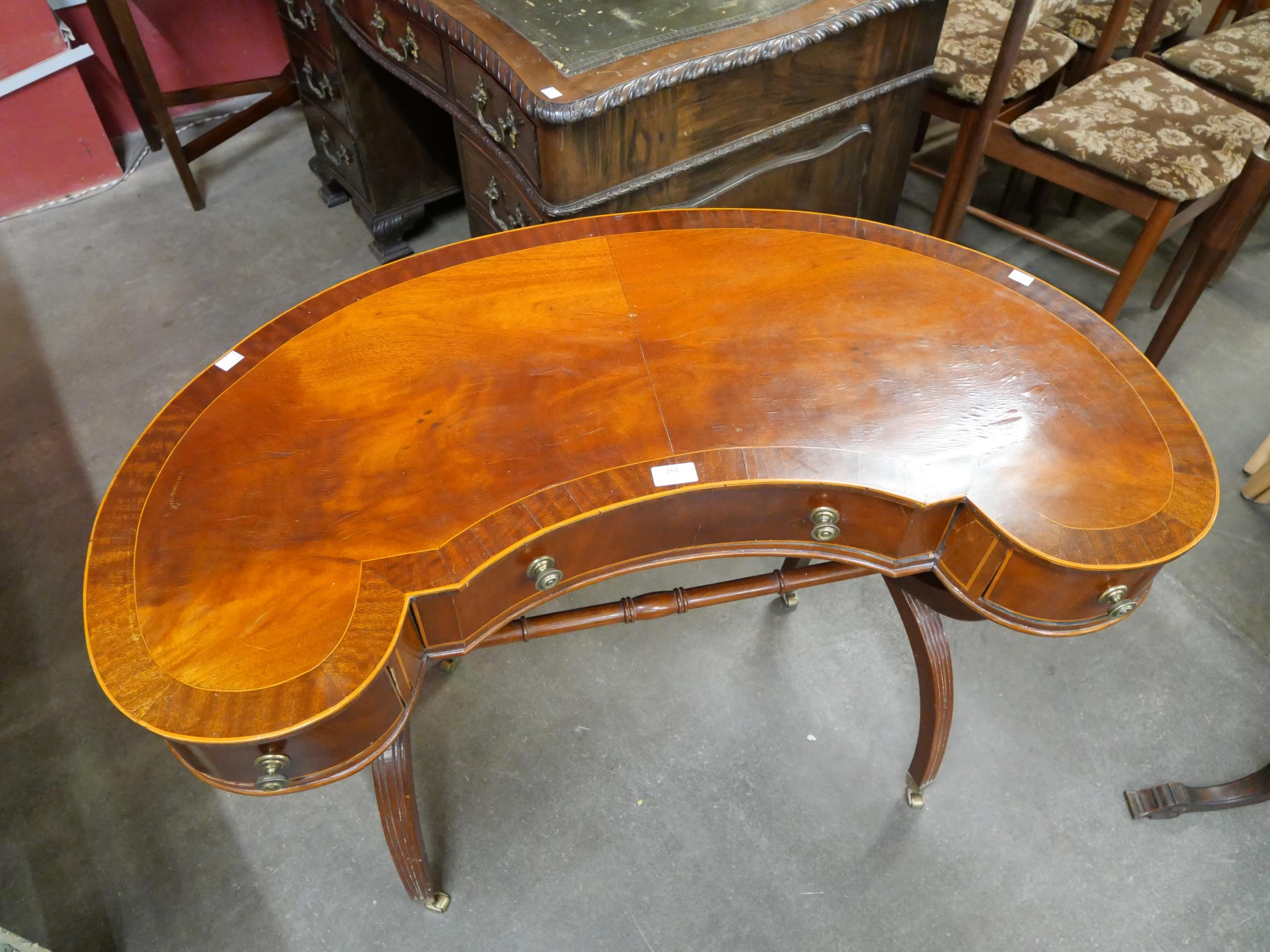 A Regency style inlaid kidney shaped writing table - Image 3 of 3