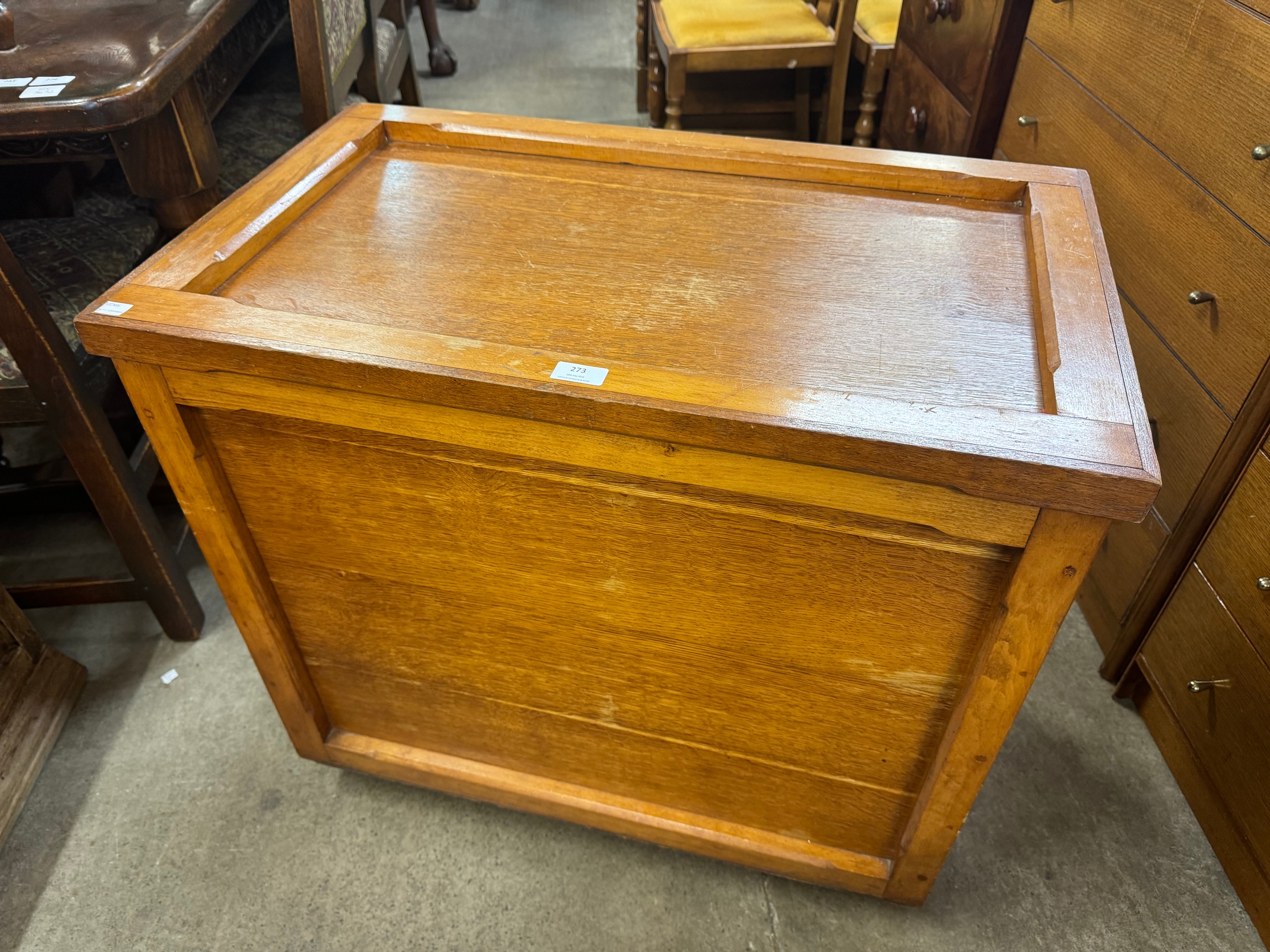 An oak blanket box