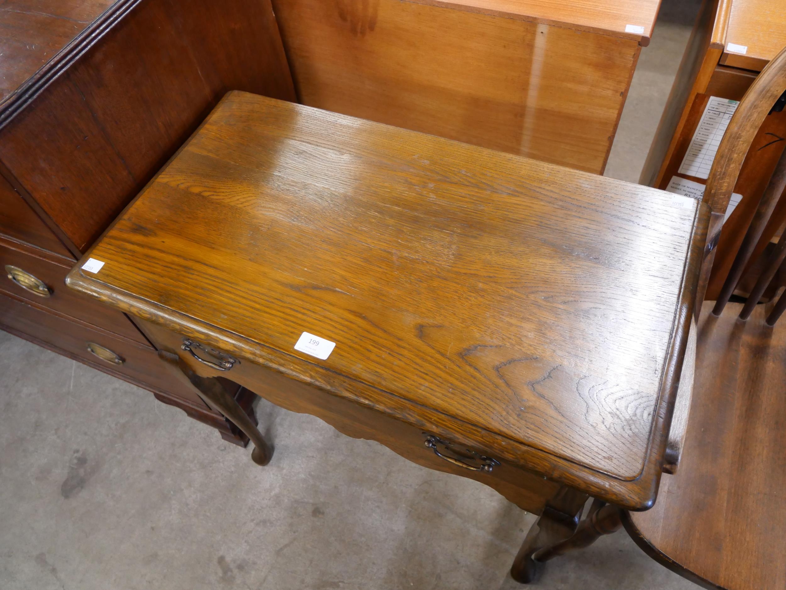 A George II style oak single drawer side table - Image 3 of 3