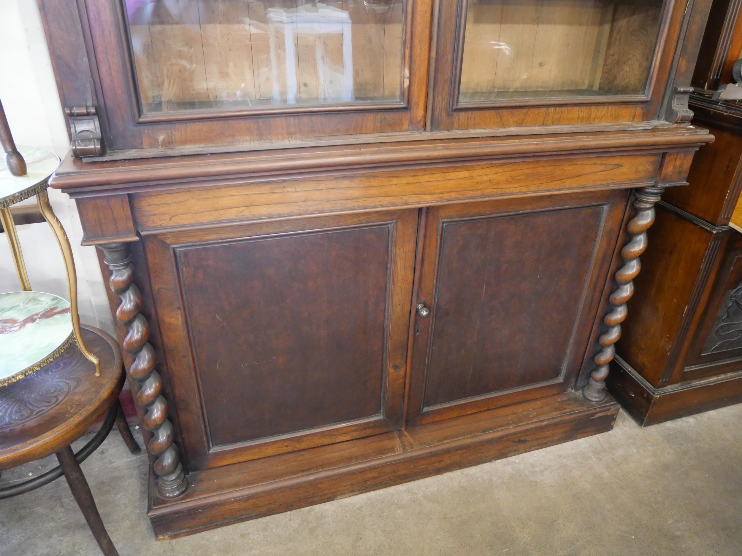 A Victorian rosewood bookcase - Image 3 of 5