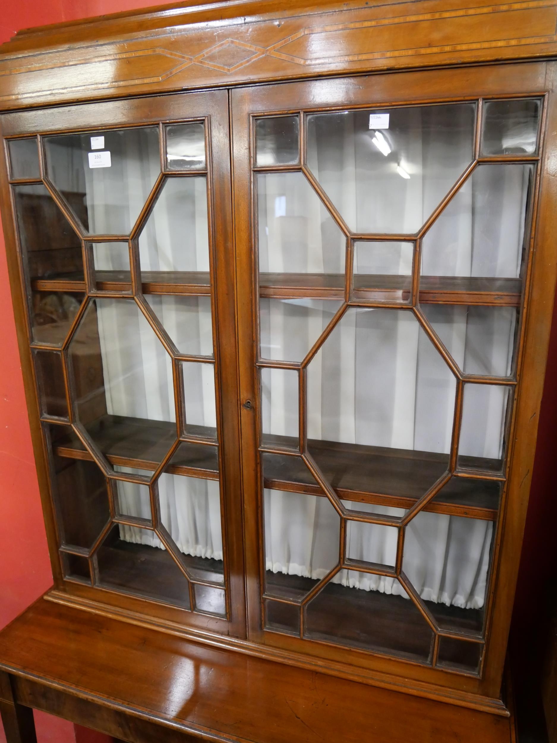 An Edward VII inlaid mahogany display cabinet on stand - Bild 3 aus 3