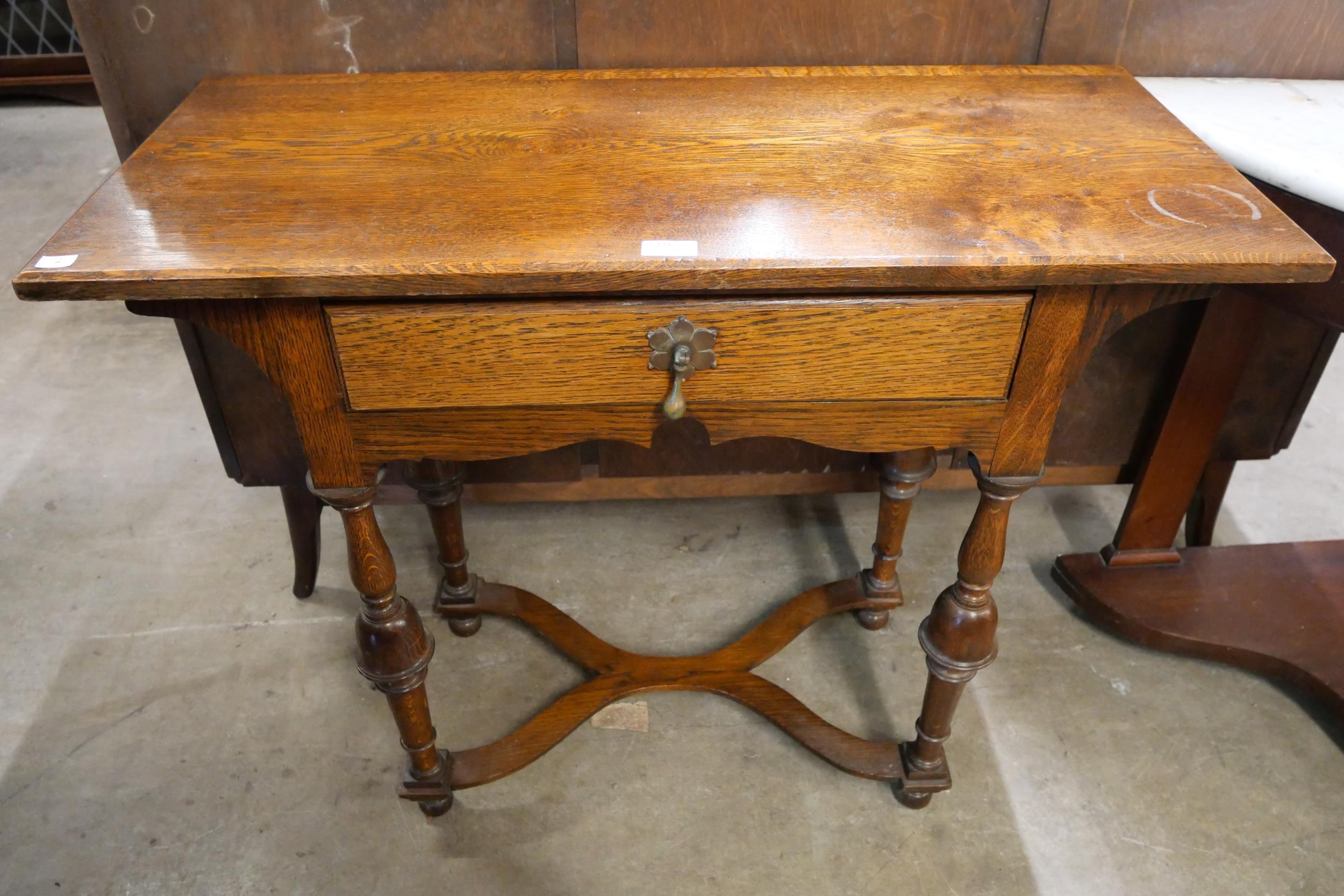 A George I style oak single drawer side table - Bild 2 aus 2