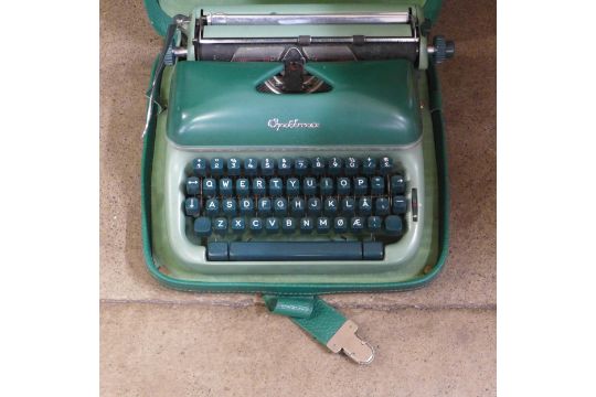 A cased Optima green typewriter, Hering toy piano and Paul Daniels Magic set **PLEASE NOTE THIS - Image 2 of 4