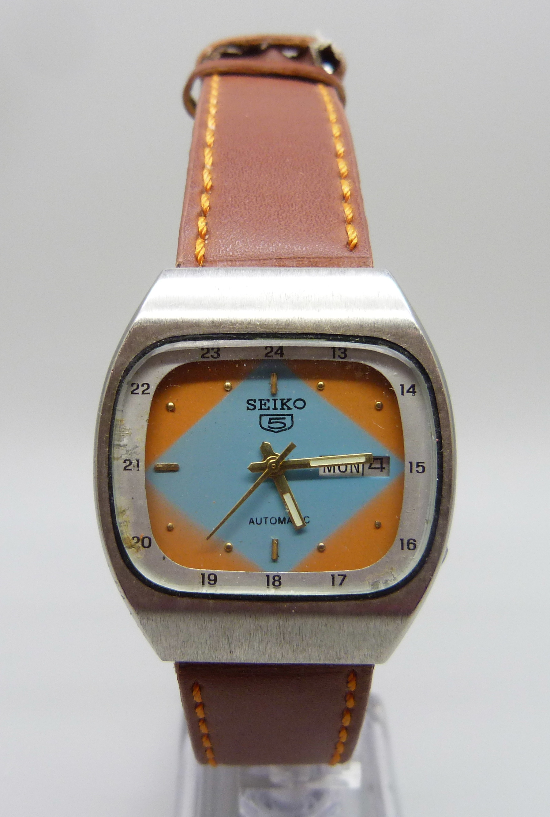 A Seiko 5 Automatic day/date wristwatch, 35mm case