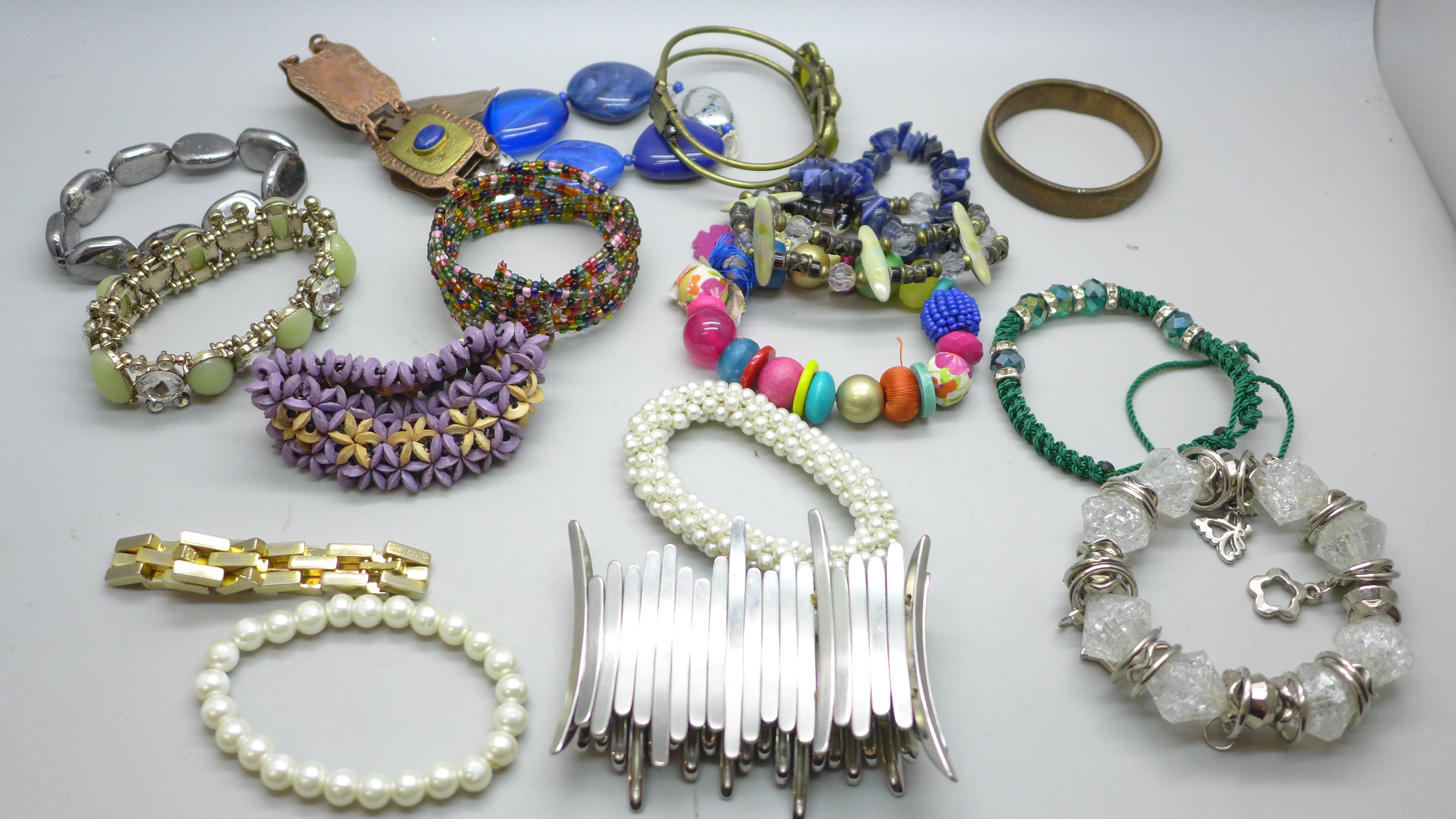 Costume bracelets, bangles, pendants and chains - Image 5 of 5