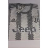 Adidas Juventus Turin Replica Home 22/23 Shirt Size UK M.