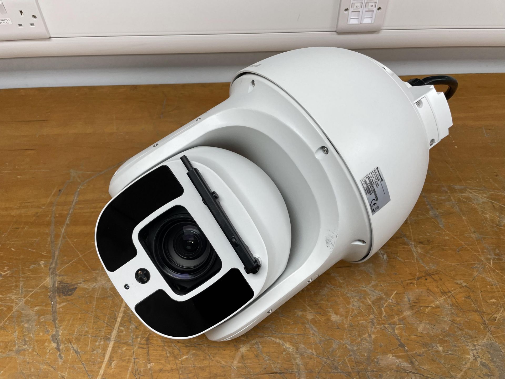 A pre-owned Honeywell Security HDZ408LIW 8MP IR PTZ 40X SL Wiper CCTV Camera (Boxed with as new fitt - Image 11 of 14