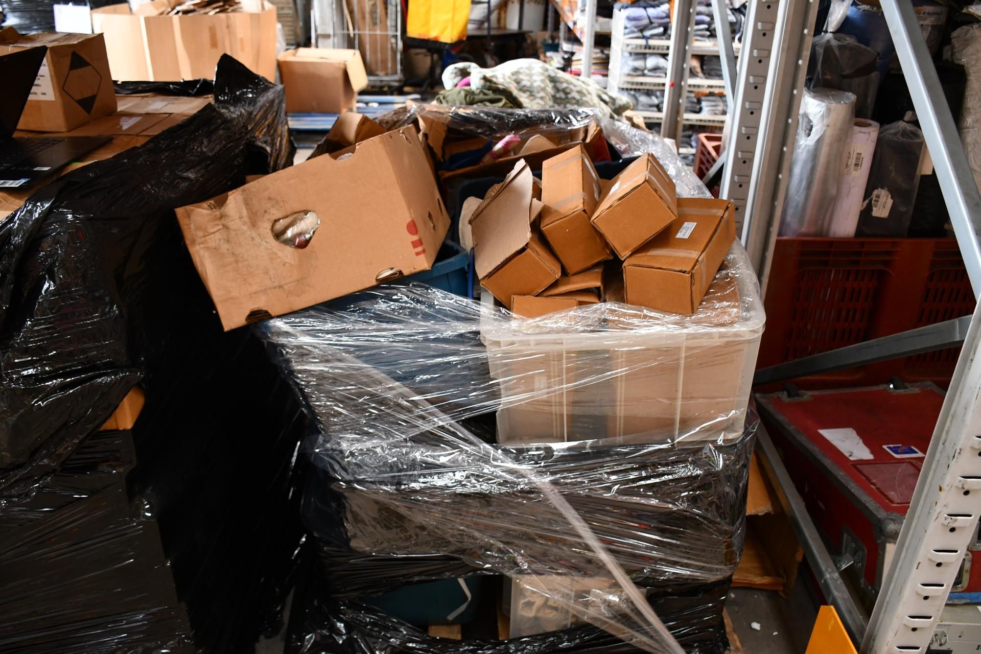 Mixed Pallet of Kitchenware including Cake Slices, Jam Spoons and other Assorted Cutlery. Various Co