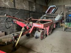 Reekie Clean-Flow 2000 Trailed 2 Row Potato Harvester - (Cambridgeshire)