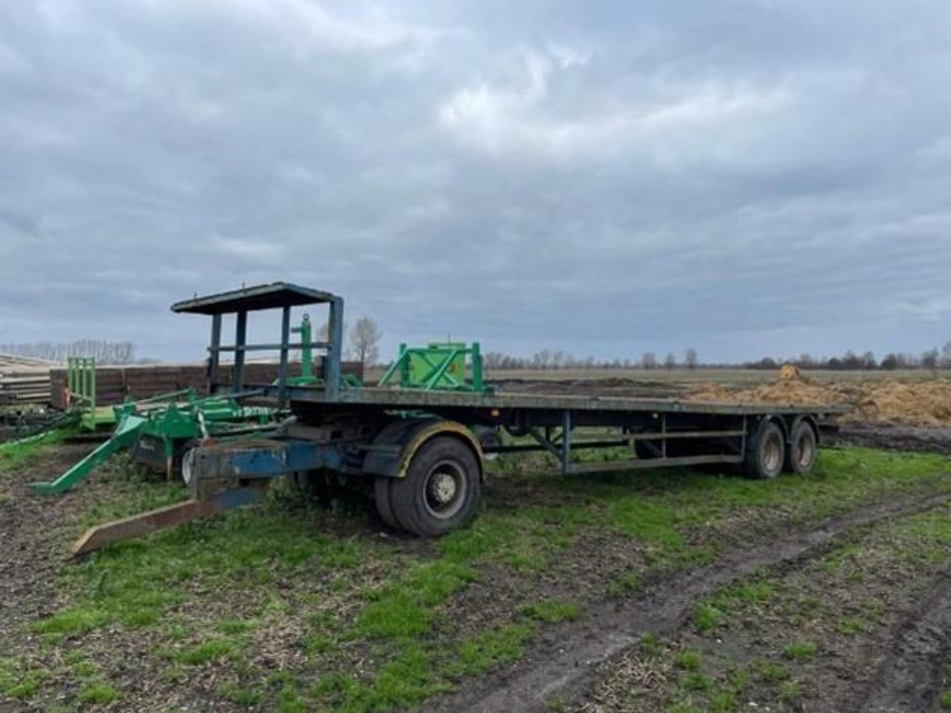 Artic Trailer with Dolly - (Cambridgeshire)