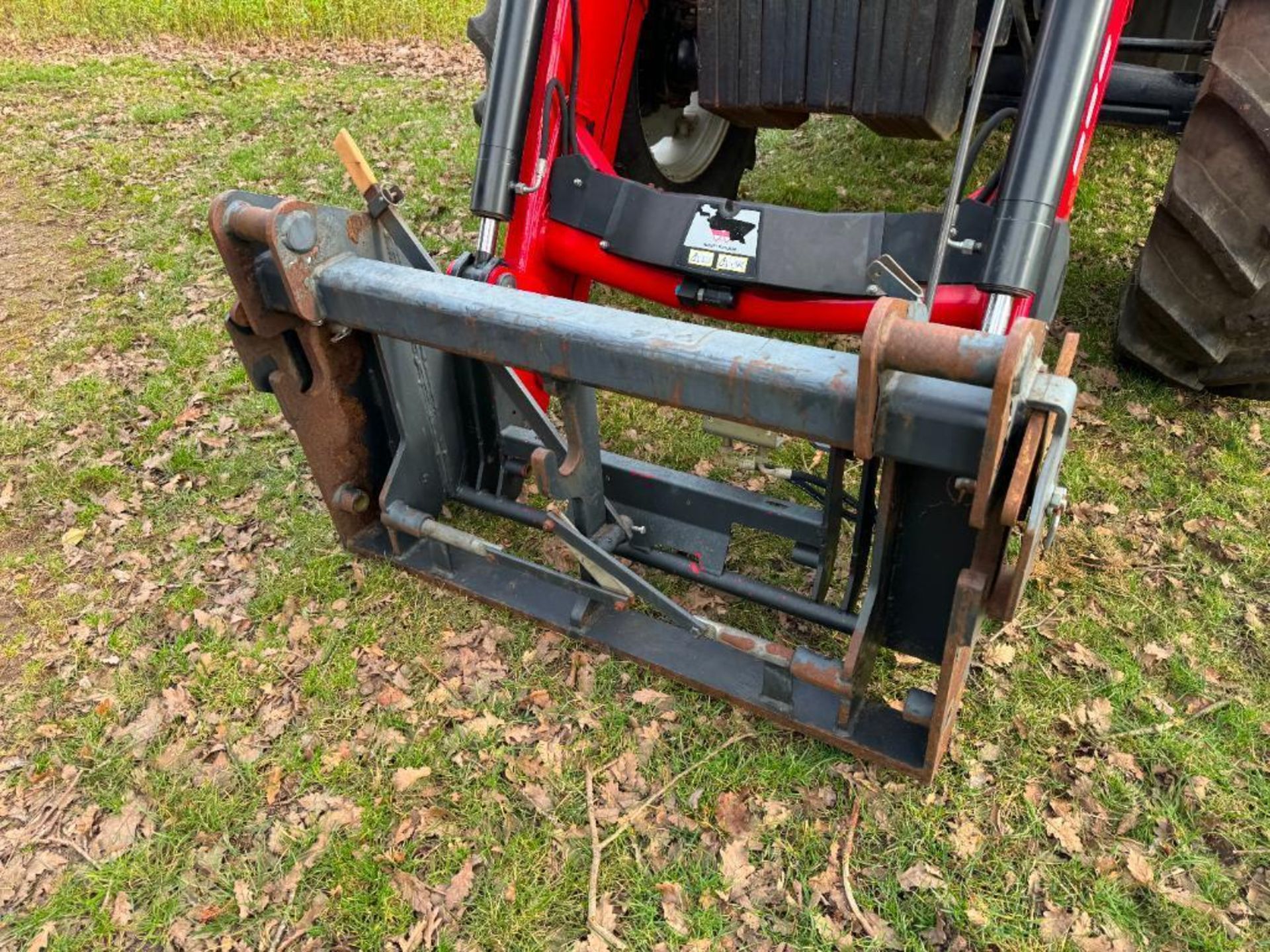 2005 Massey Ferguson 6480 Dynashift 4wd 40kph tractor with 3 manual spools, 10No front wafer weights - Image 11 of 26