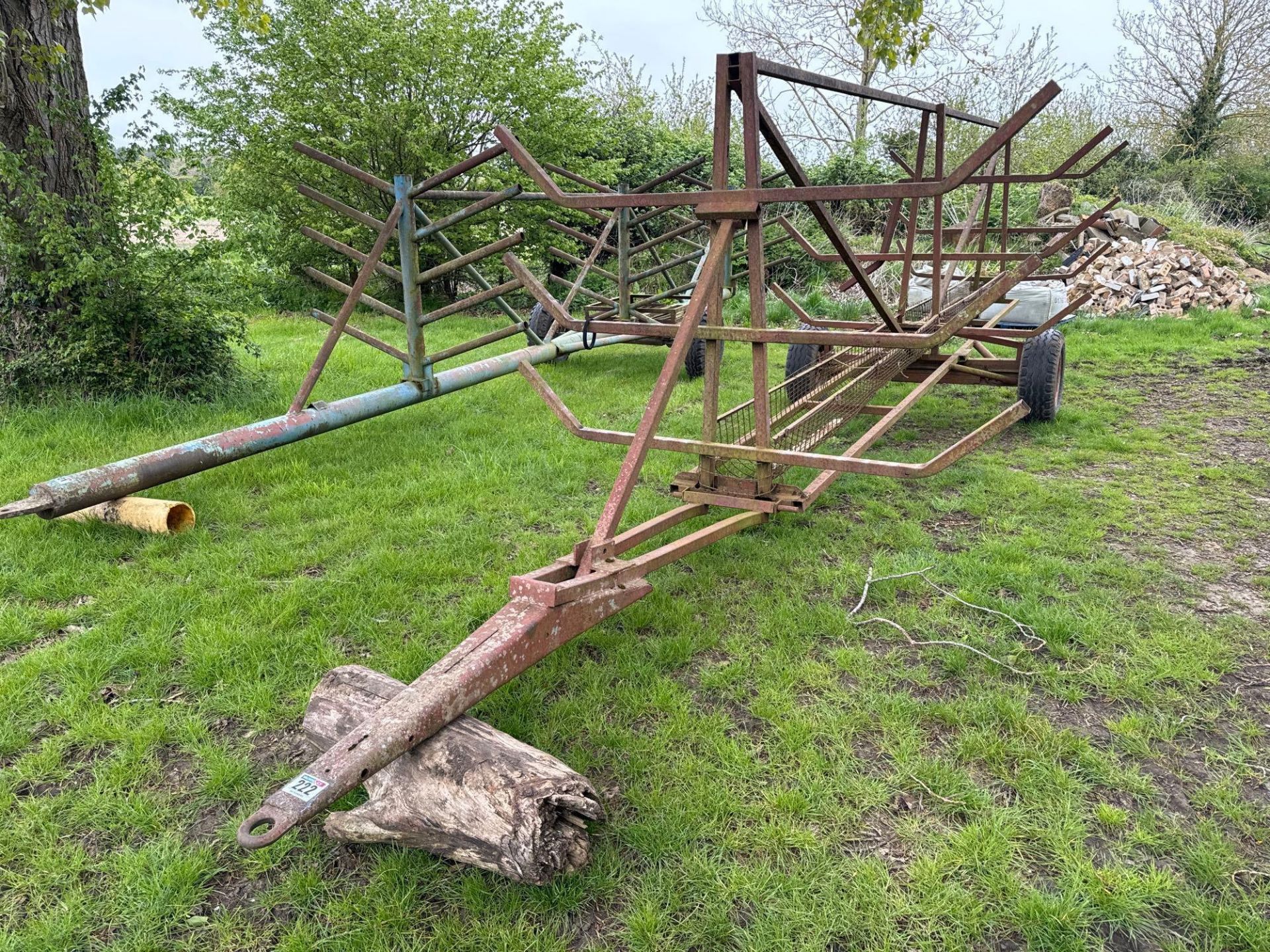 Irrigation pipe trailer, single axle