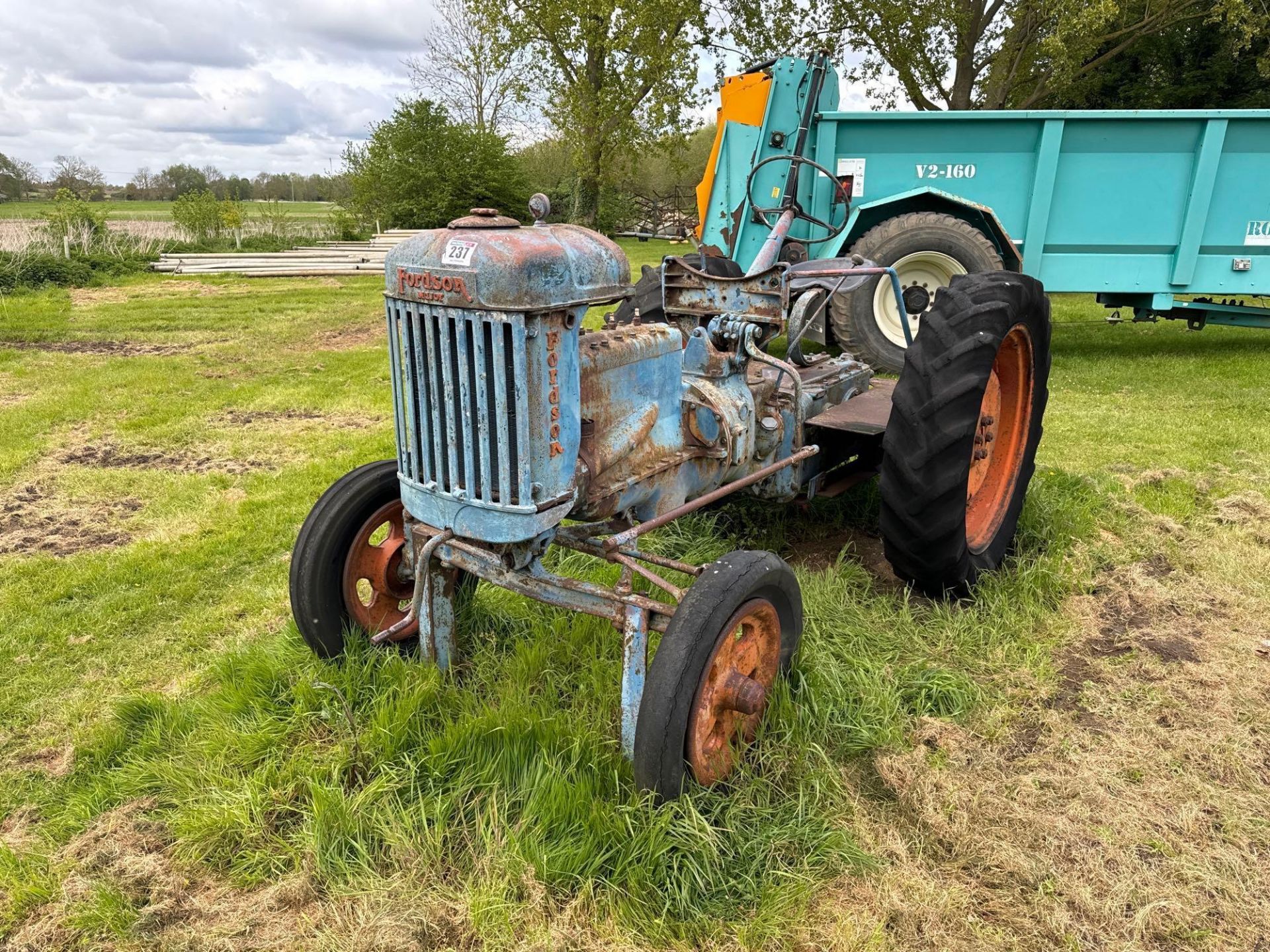 Fordson Major 2wd petrol/parafin tractor on 11-36 rear wheels and tyres, no tank, spares or repair ( - Image 6 of 7