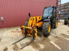 2008 JCB 531-70 Agri-Super Loadall with Q-fit headstock, air conditioned cab and pallet tines on Mic