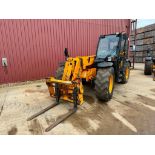 2008 JCB 531-70 Agri-Super Loadall with Q-fit headstock, air conditioned cab and pallet tines on Mic