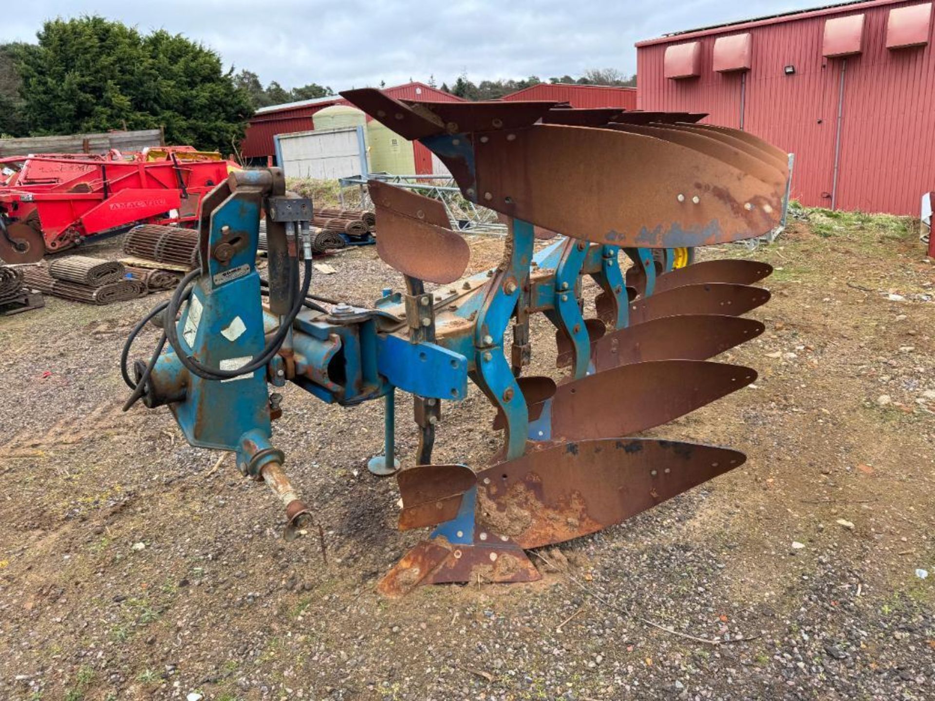 Overum CX590F 5f reversible plough with skimmers, hydraulic vari-width. Serial No: 96 264201 - Image 8 of 9