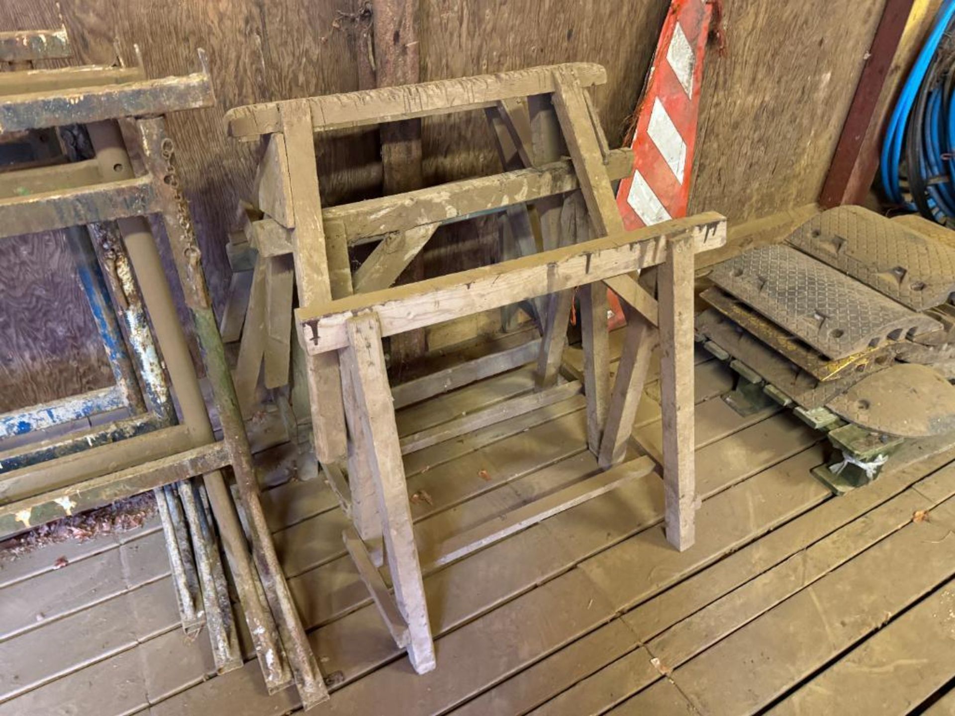 5No wooden trestle stands - Bild 2 aus 2