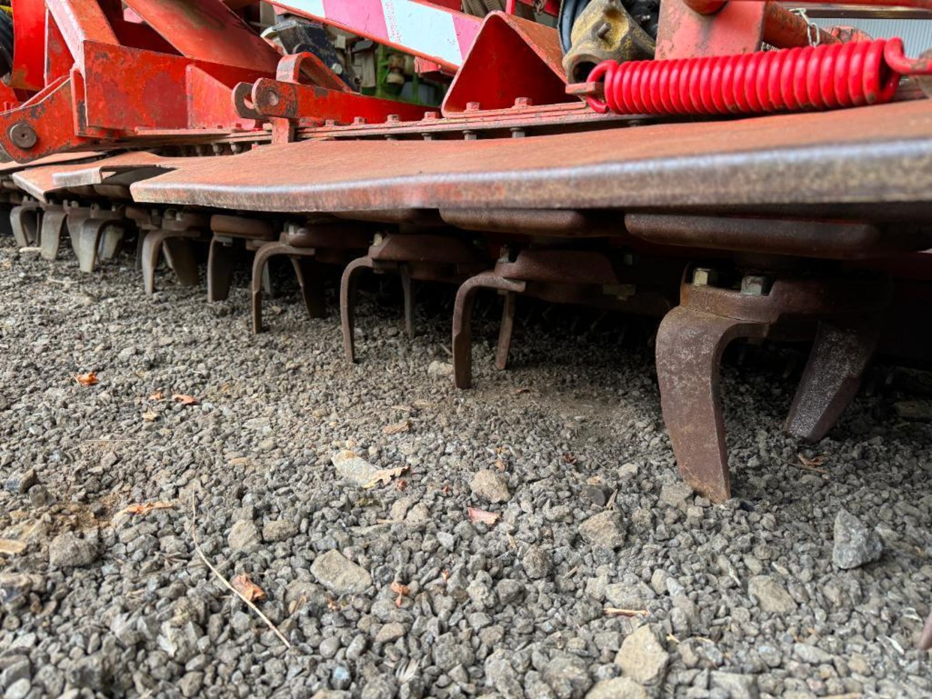 Accord Ferrag Pneumatic DA 4m combination drill with Kuhn 4m power harrow and rear following harrow, - Image 4 of 10