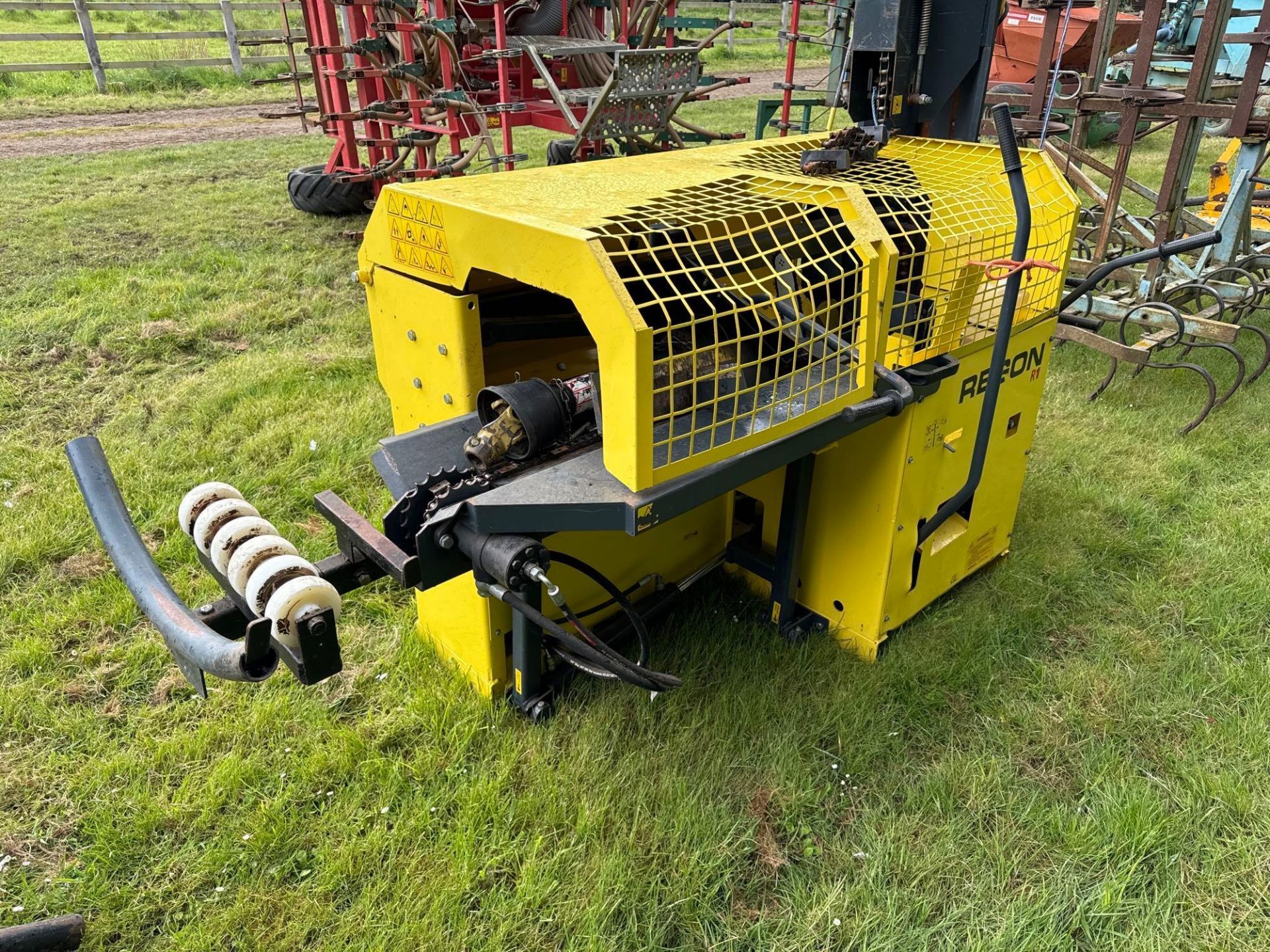 2014 Regon R1 firewood processor with 4 way splitting blade and additional 6 way, new on farm 2018. - Image 3 of 3