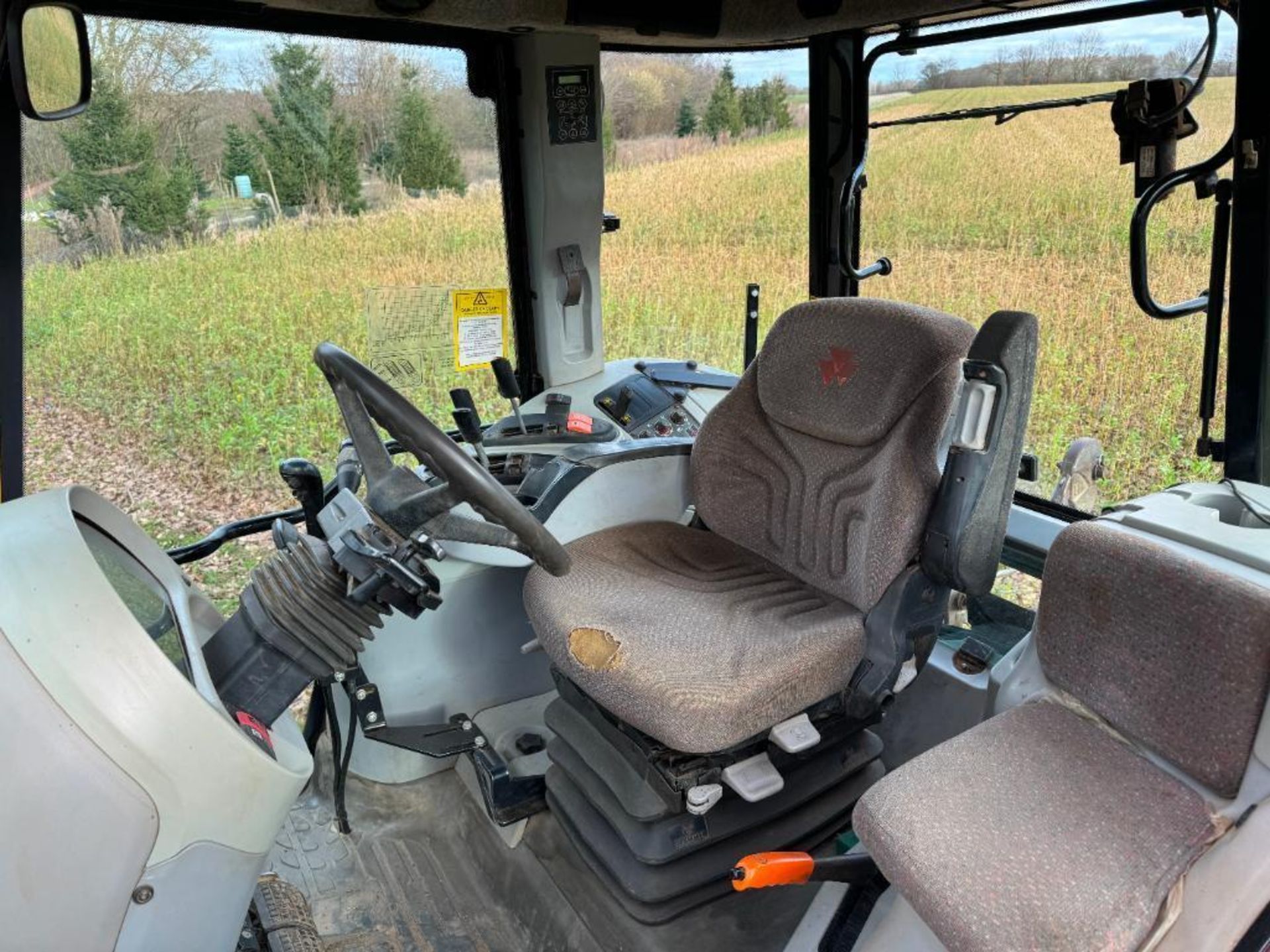 2005 Massey Ferguson 6480 Dynashift 4wd 40kph tractor with 3 manual spools, 10No front wafer weights - Image 14 of 26