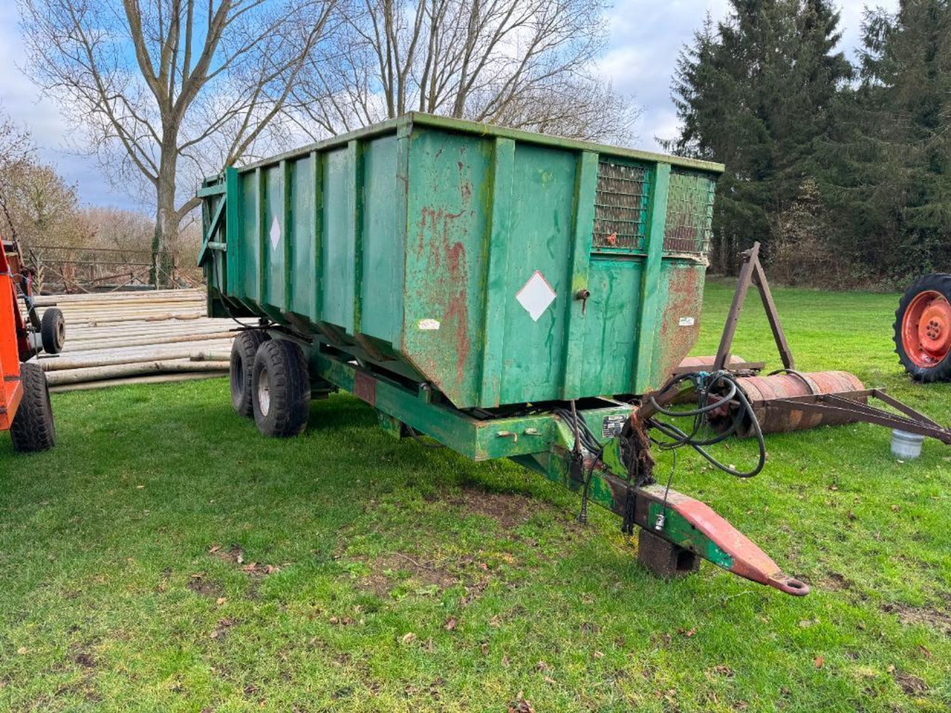 1980 ETC Engineering Hercules 9t twin axle root trailer with hydraulic tailgate and grain chute, twi - Image 7 of 14