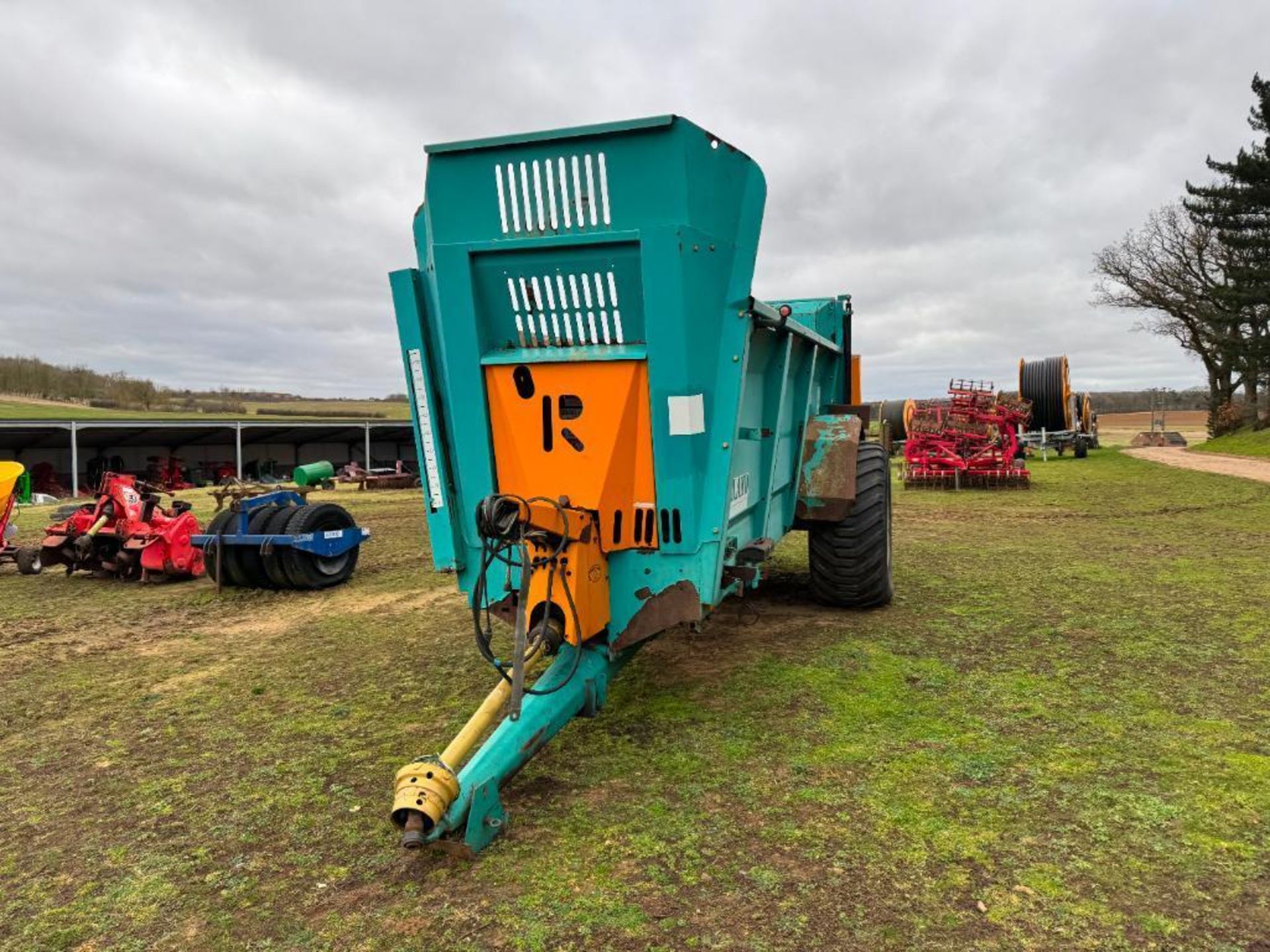 2007 Rolland V2-160 single axle rear discharge manure spreader with horizontal beaters, slurry door - Image 2 of 20